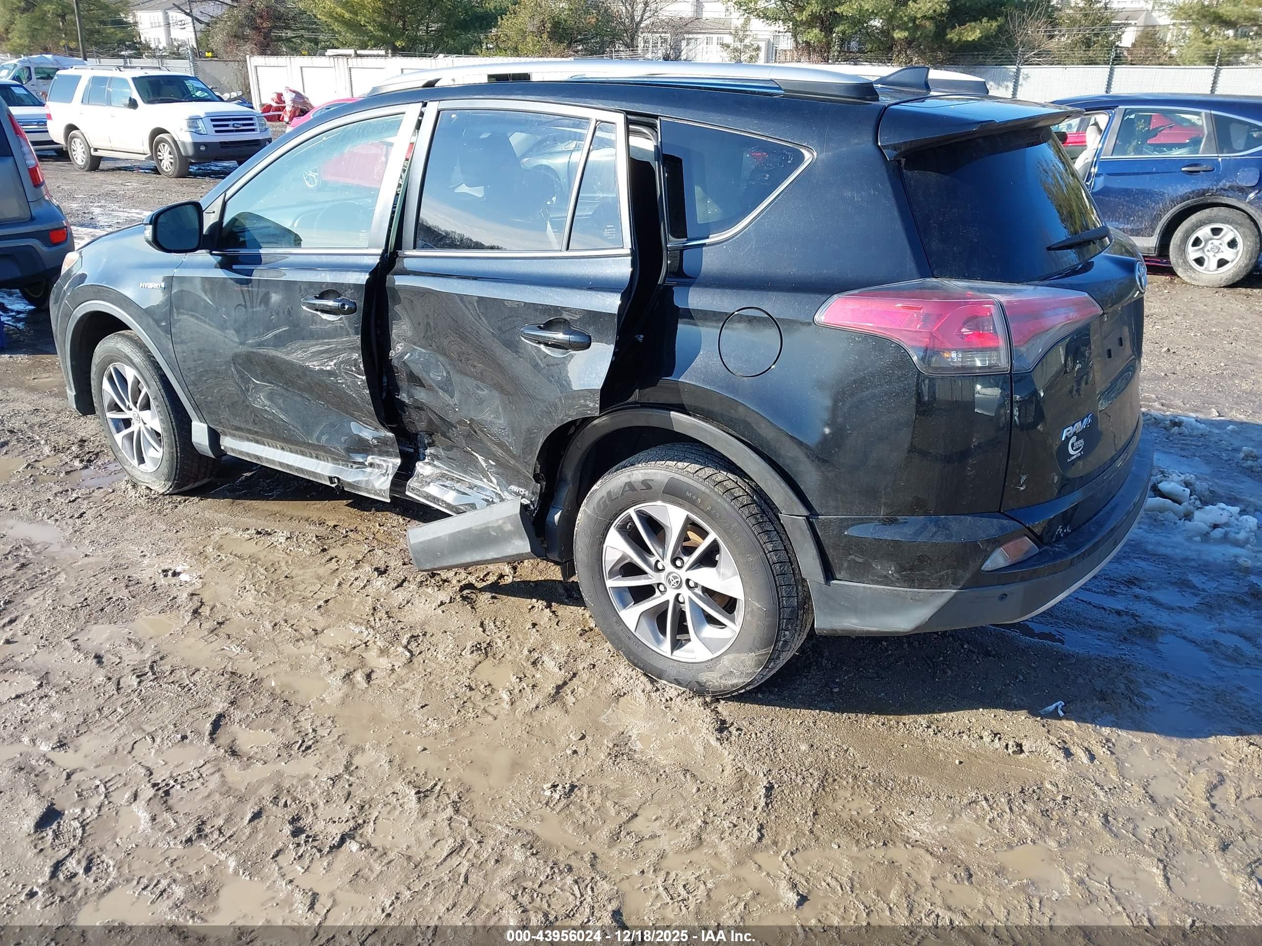 TOYOTA RAV4 image 3