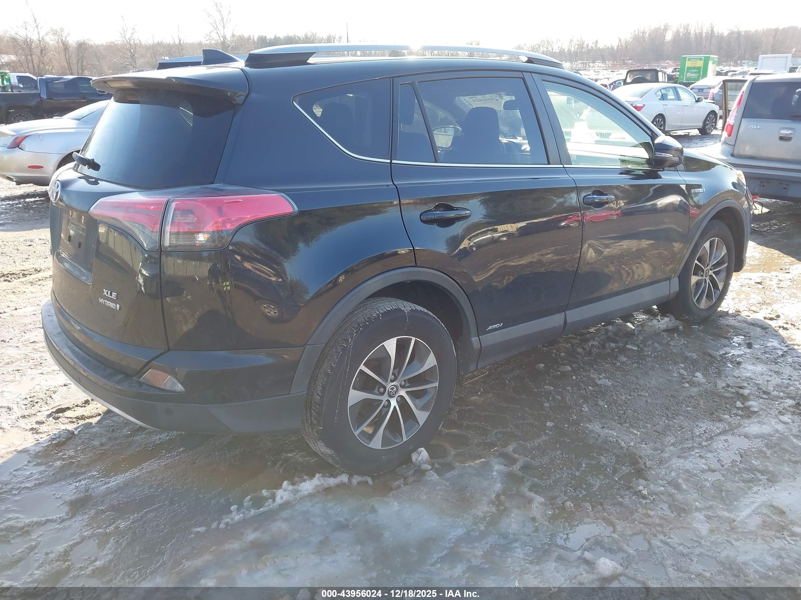 TOYOTA RAV4 image 4