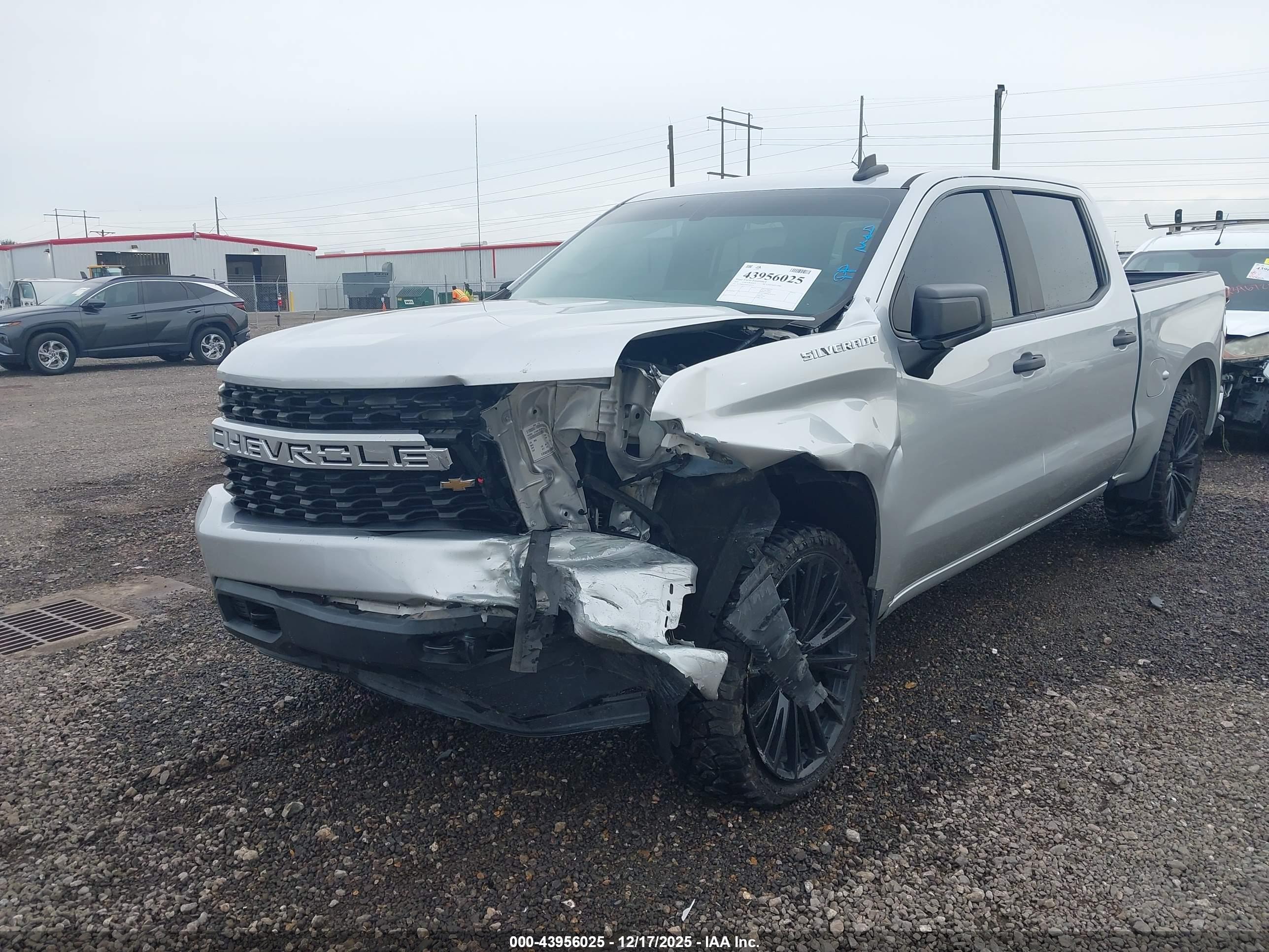 CHEVROLET SILVERADO image 6