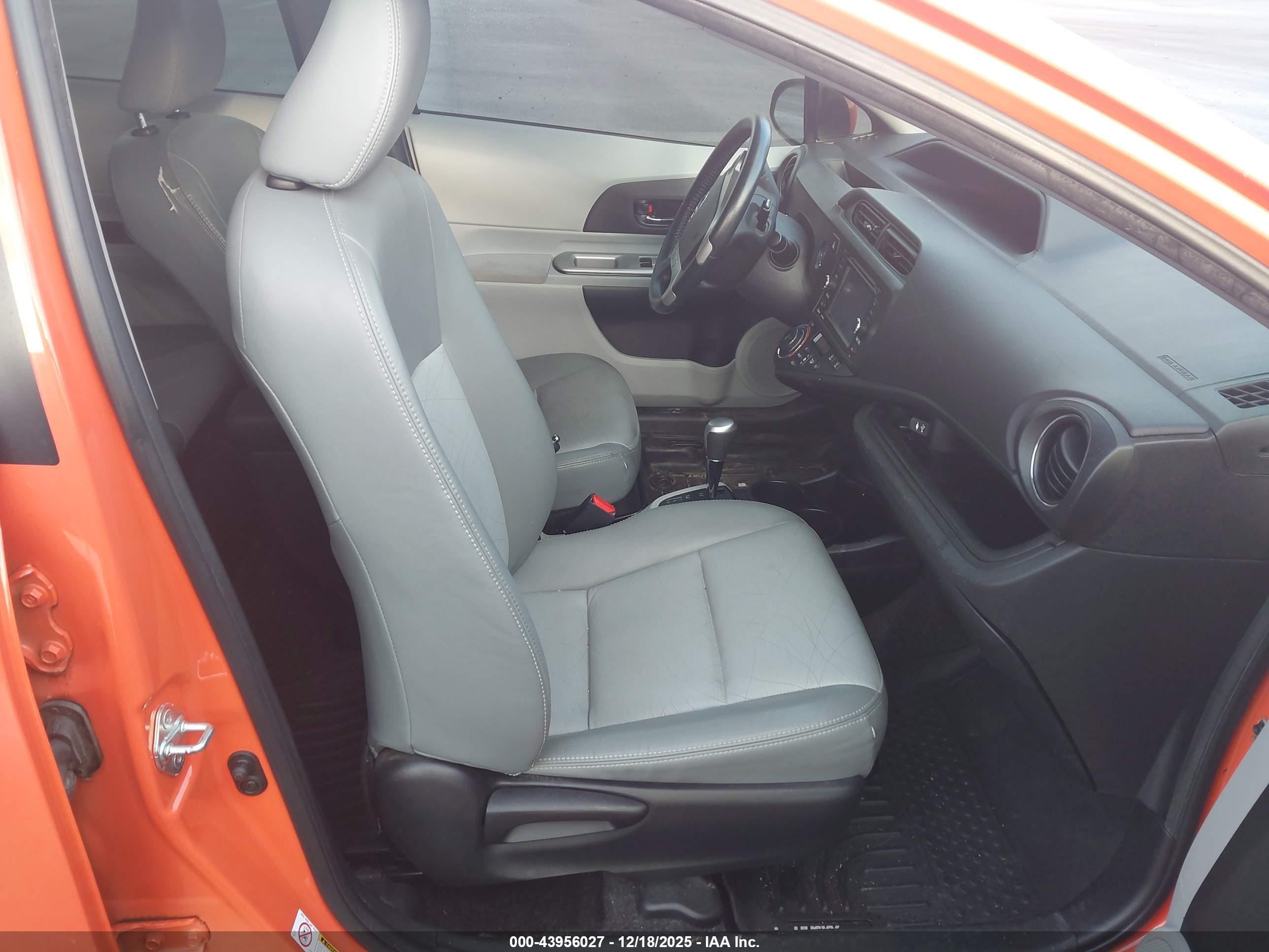 TOYOTA PRIUS image 5