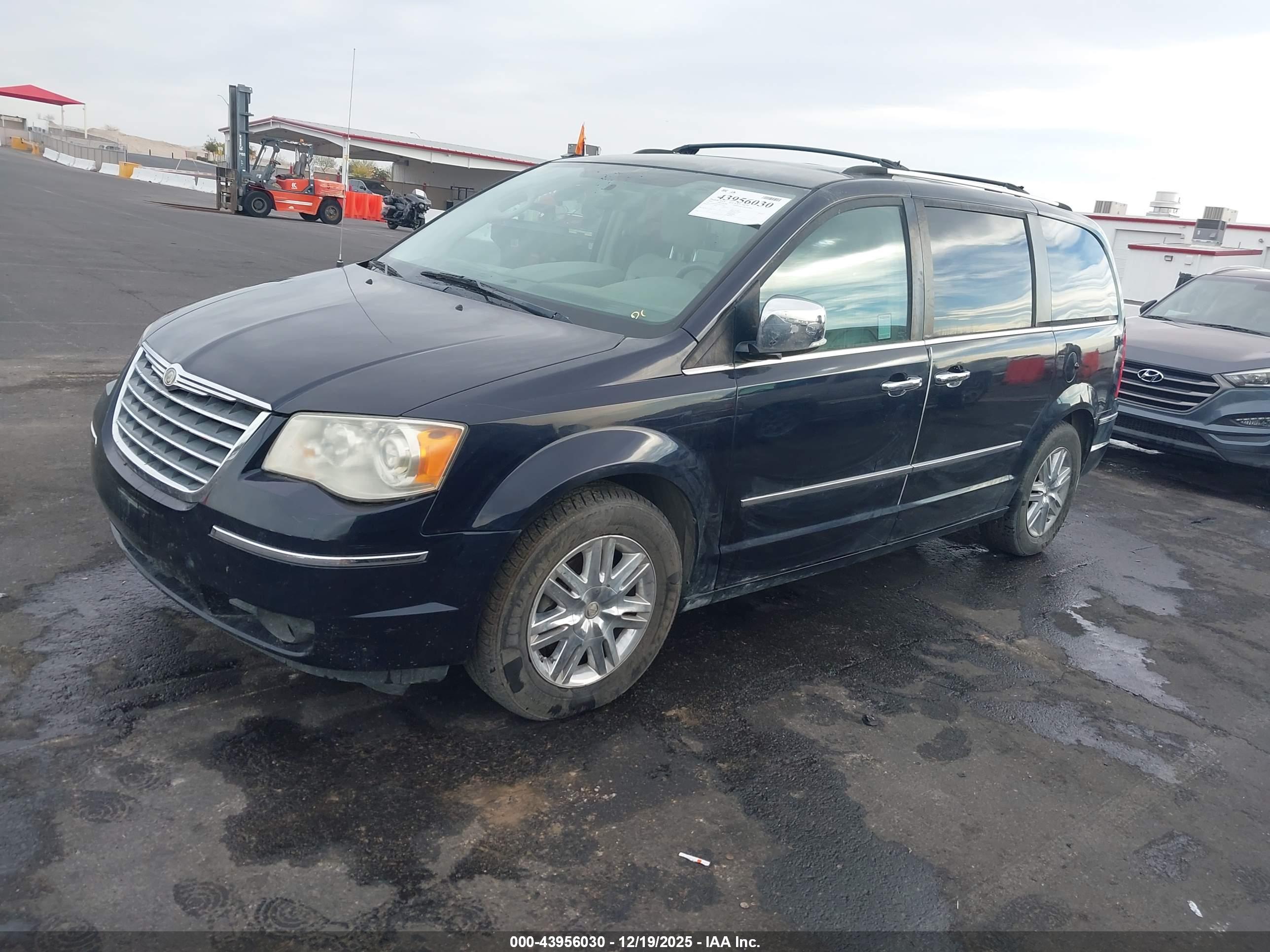 CHRYSLER TOWN image 2