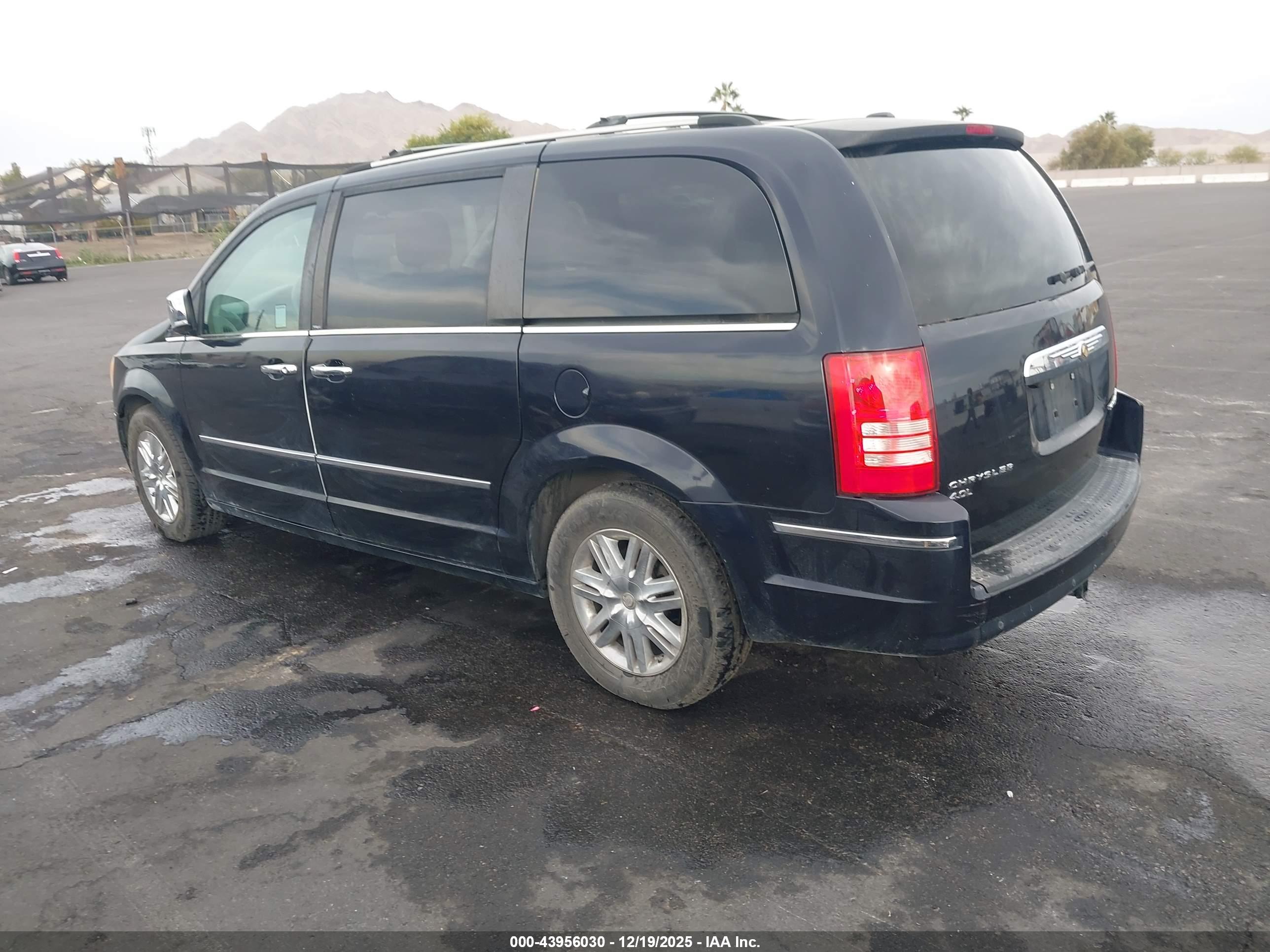 CHRYSLER TOWN image 3