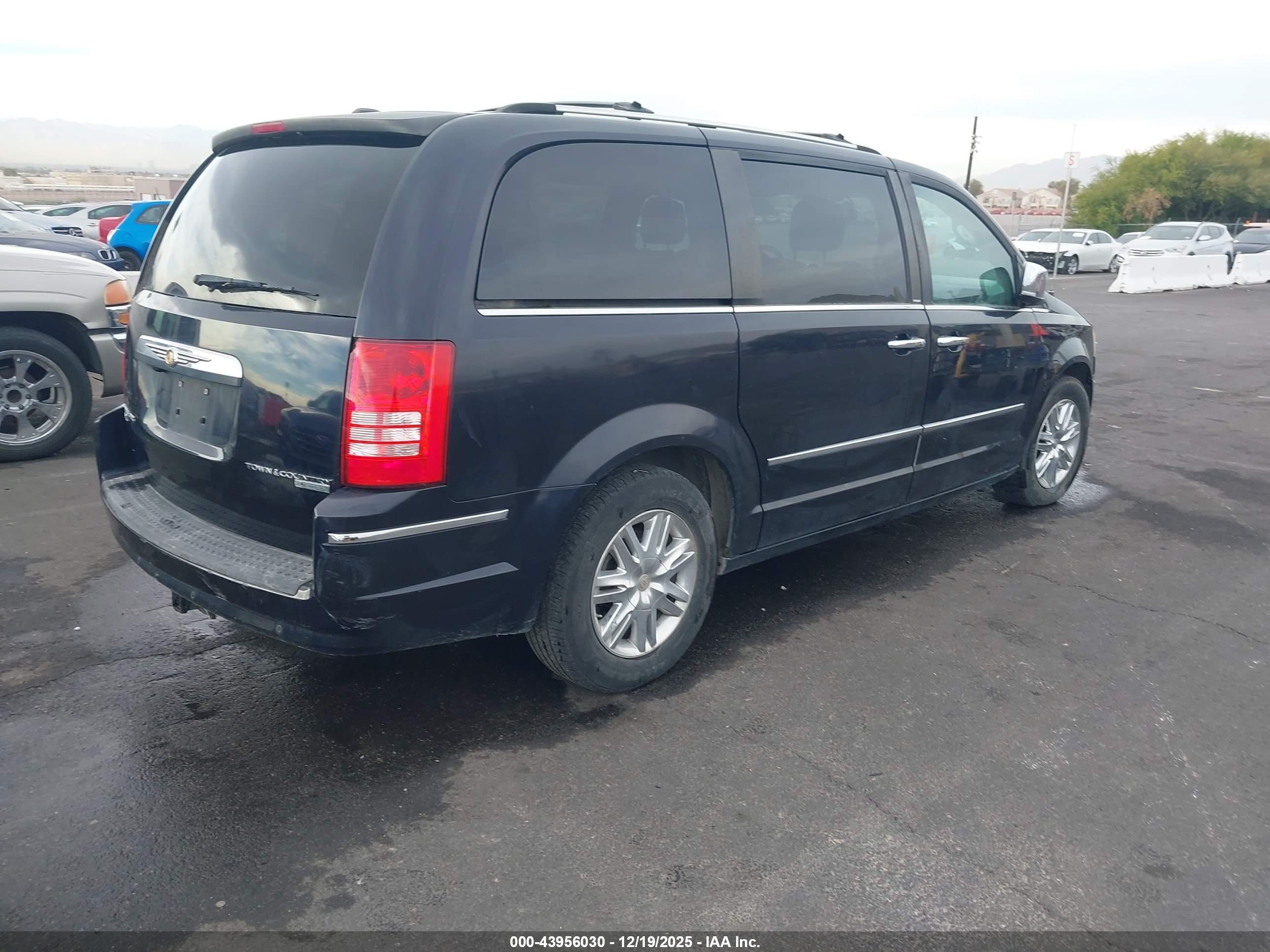 CHRYSLER TOWN image 4
