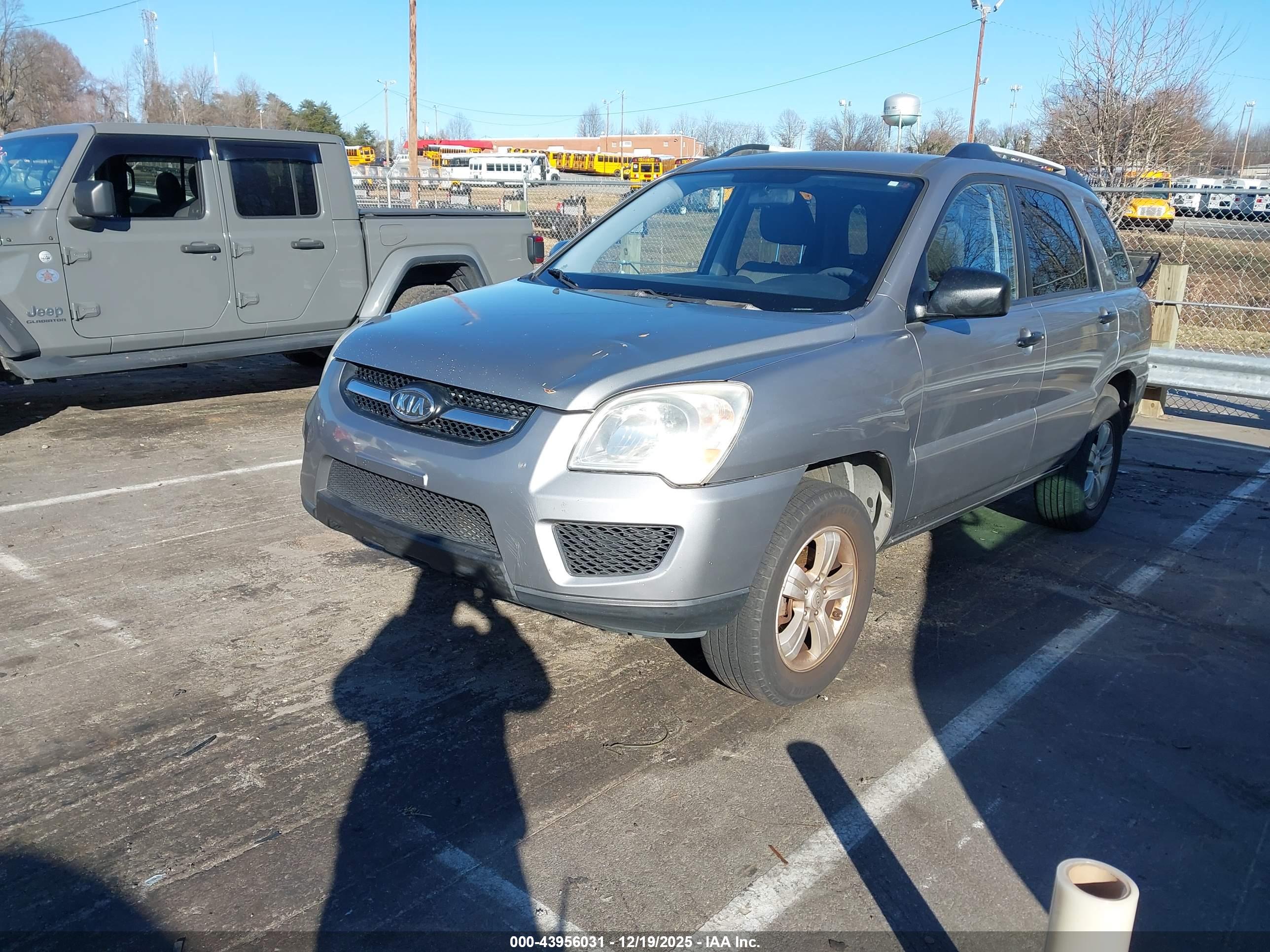 KIA SPORTAGE image 2