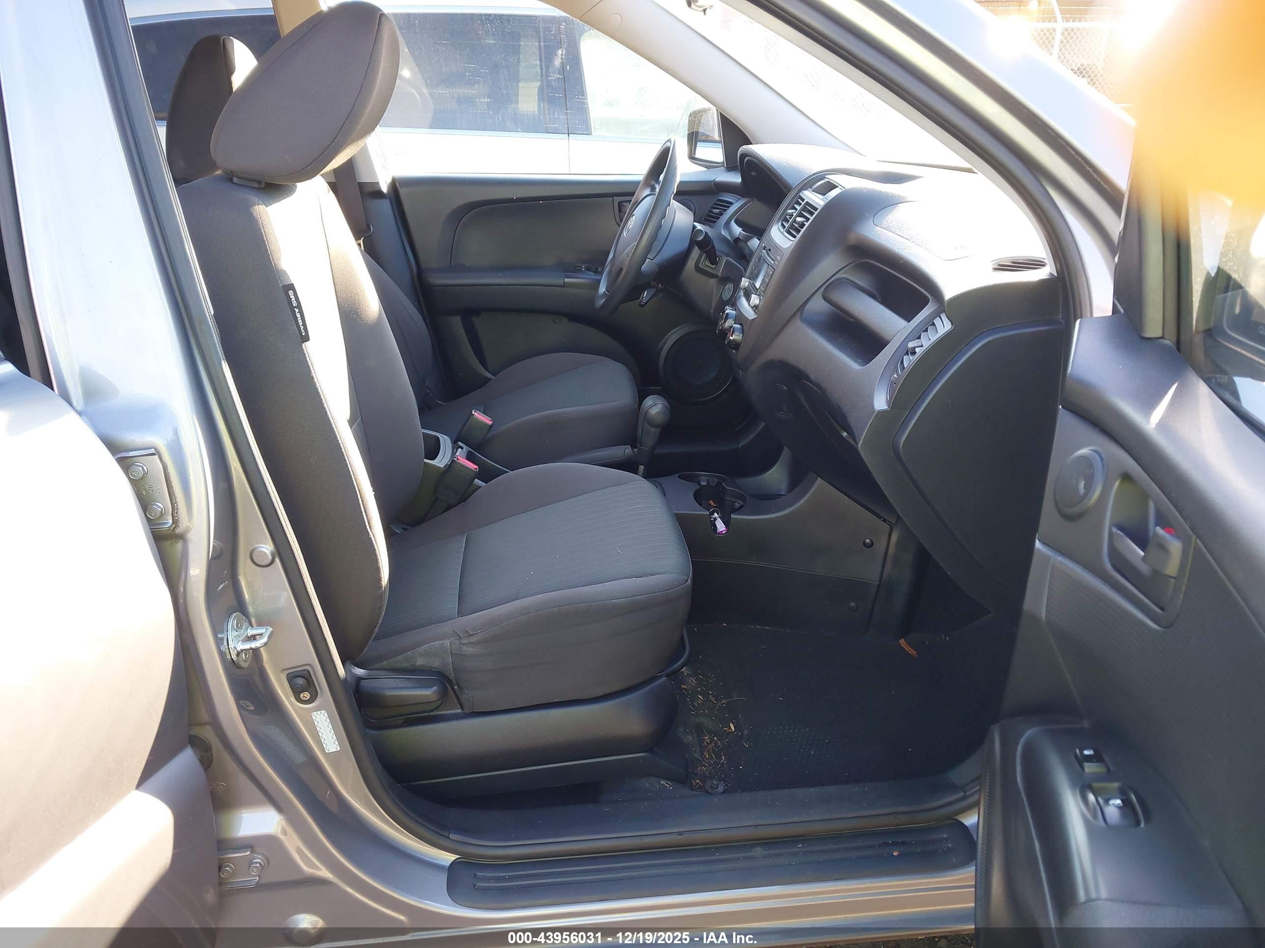 KIA SPORTAGE image 5