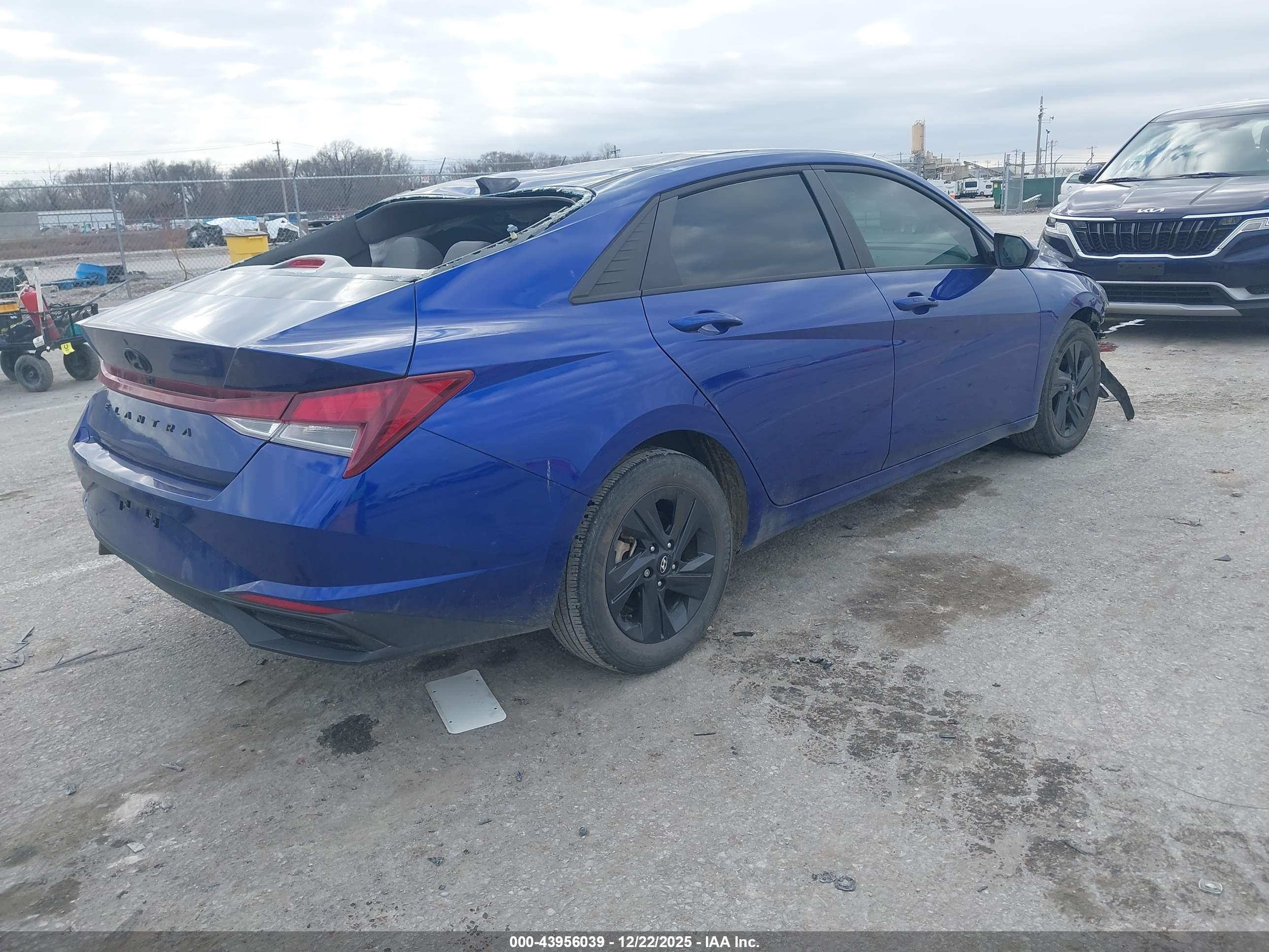 HYUNDAI ELANTRA image 4