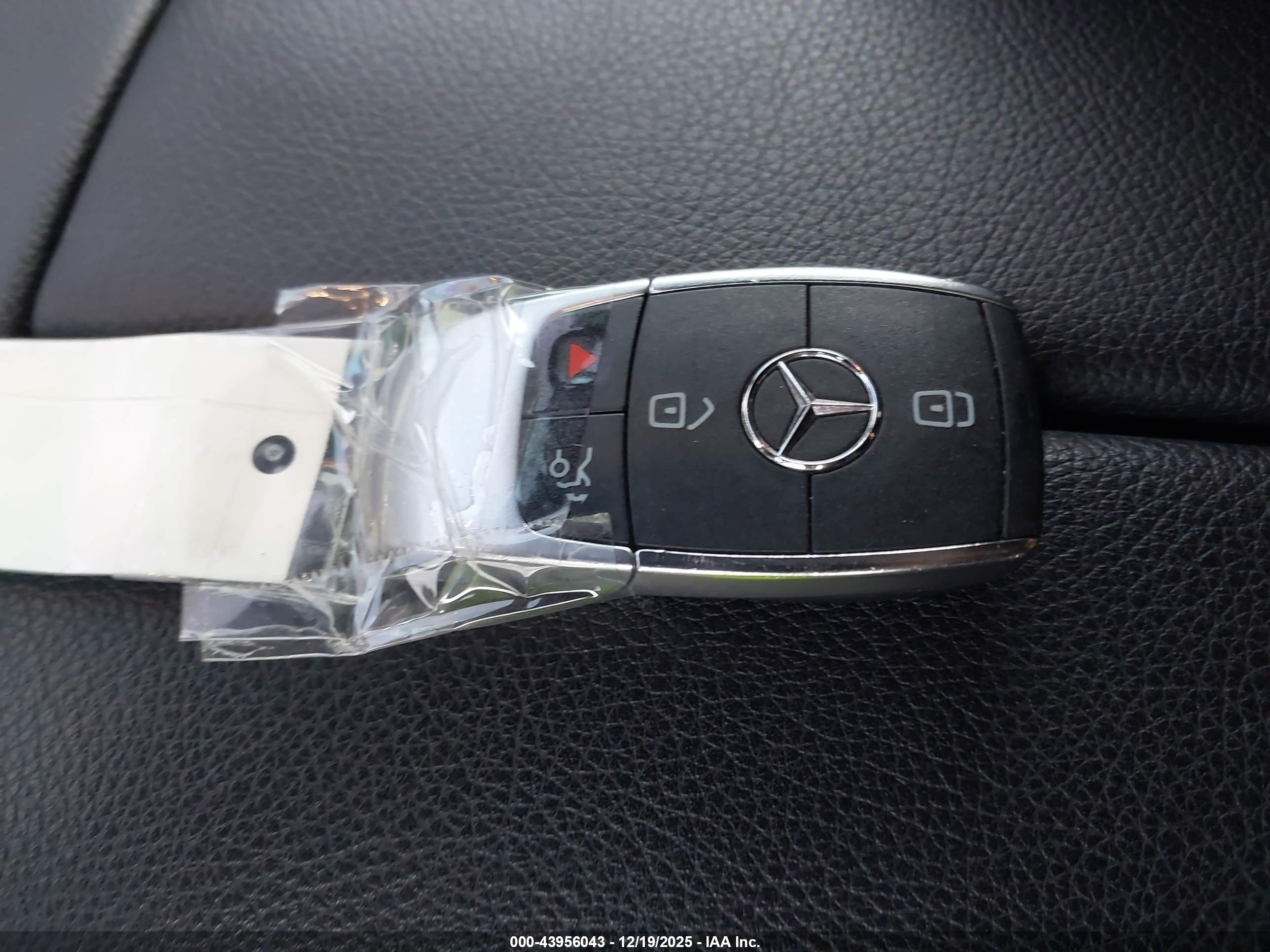 MERCEDES-BENZ GLS image 11