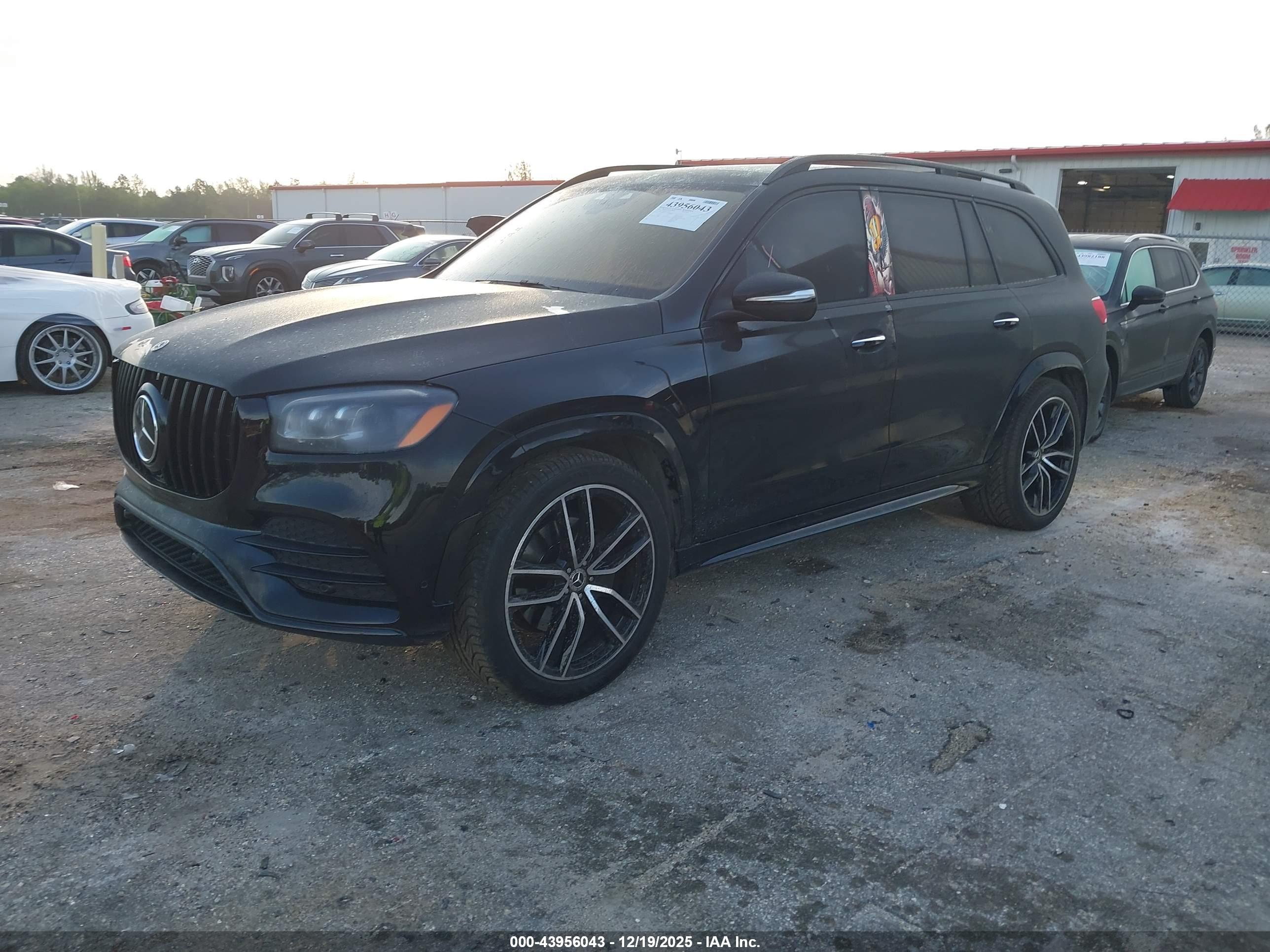 MERCEDES-BENZ GLS image 2