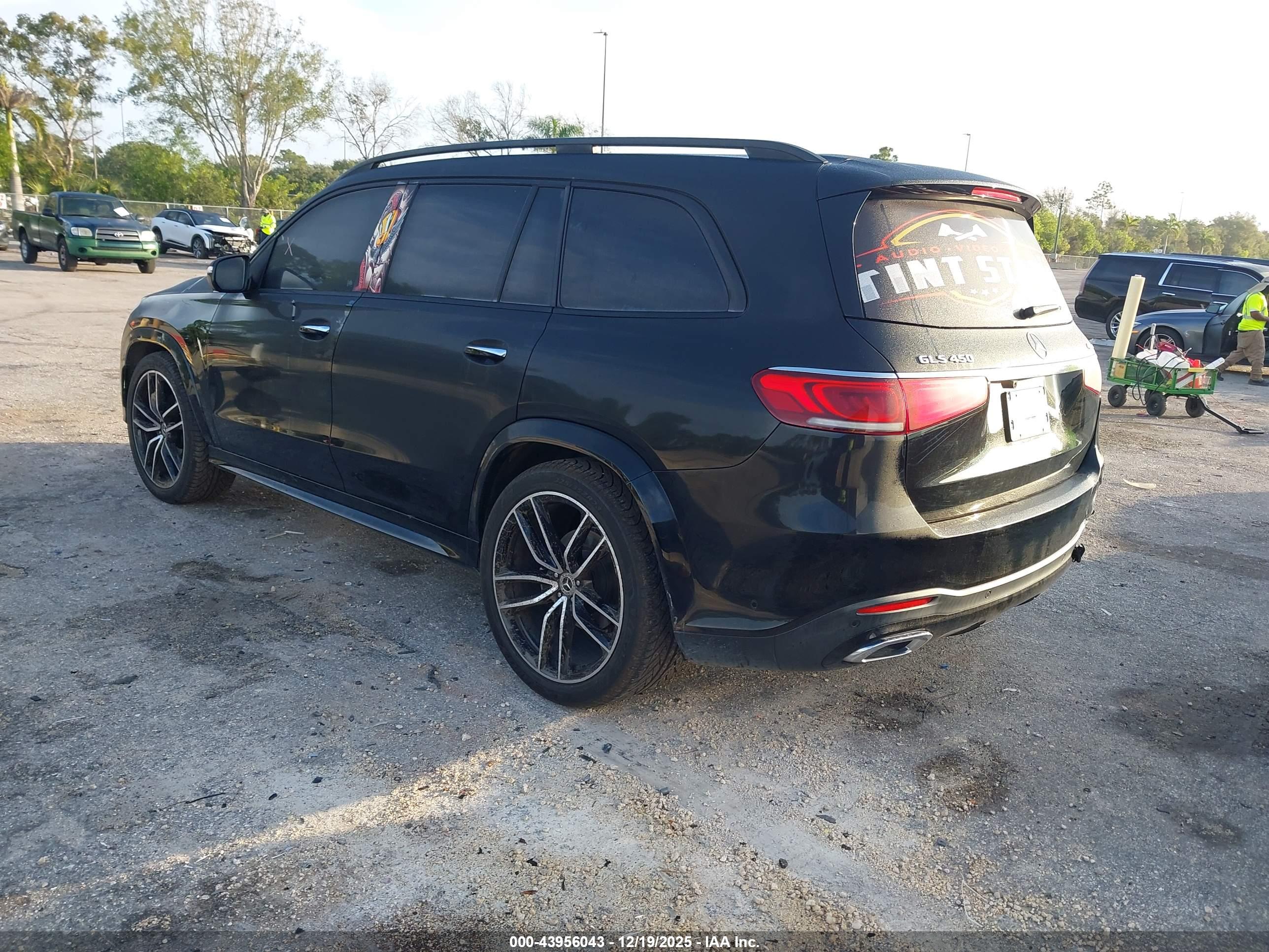 MERCEDES-BENZ GLS image 3
