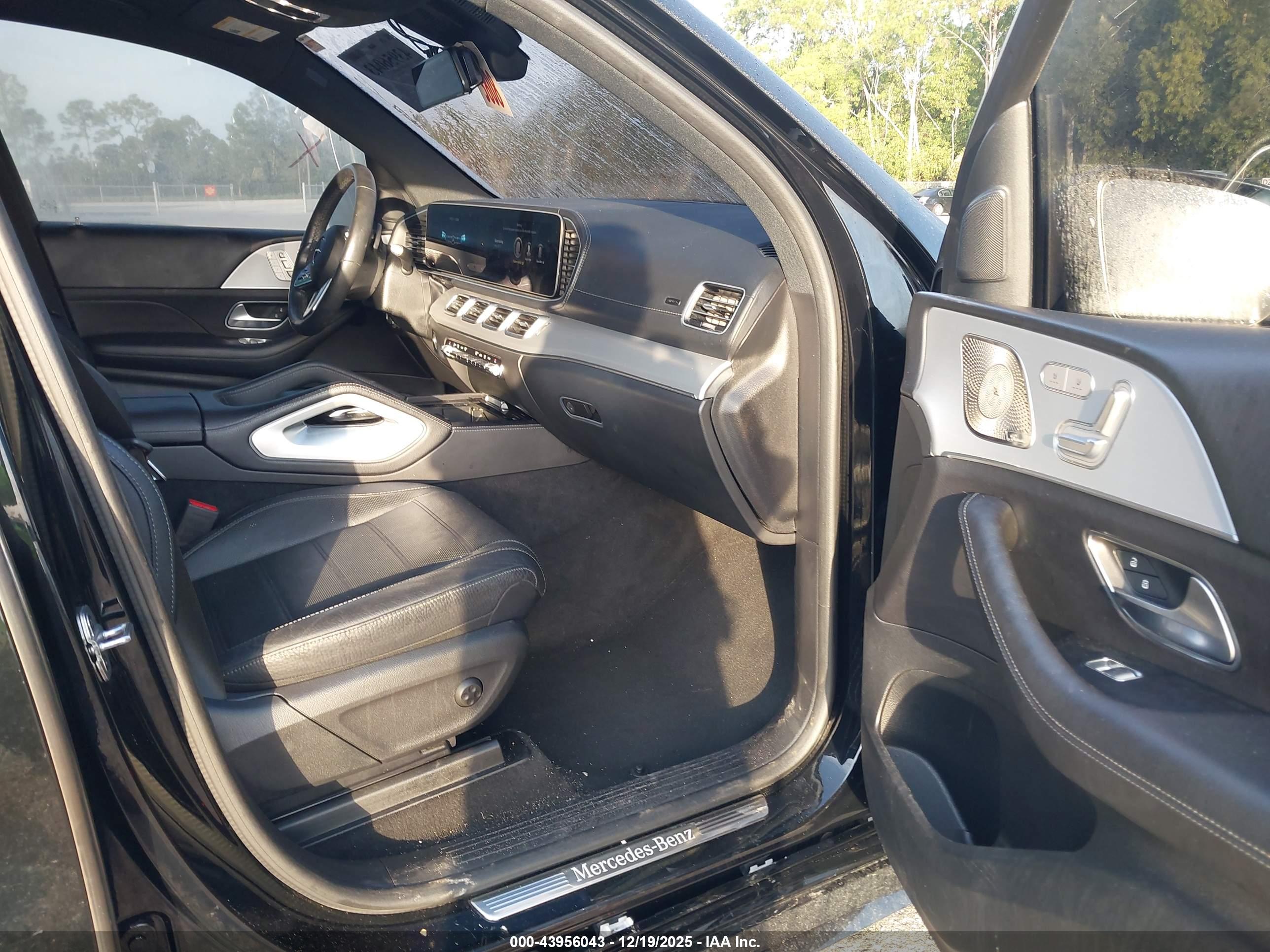 MERCEDES-BENZ GLS image 5