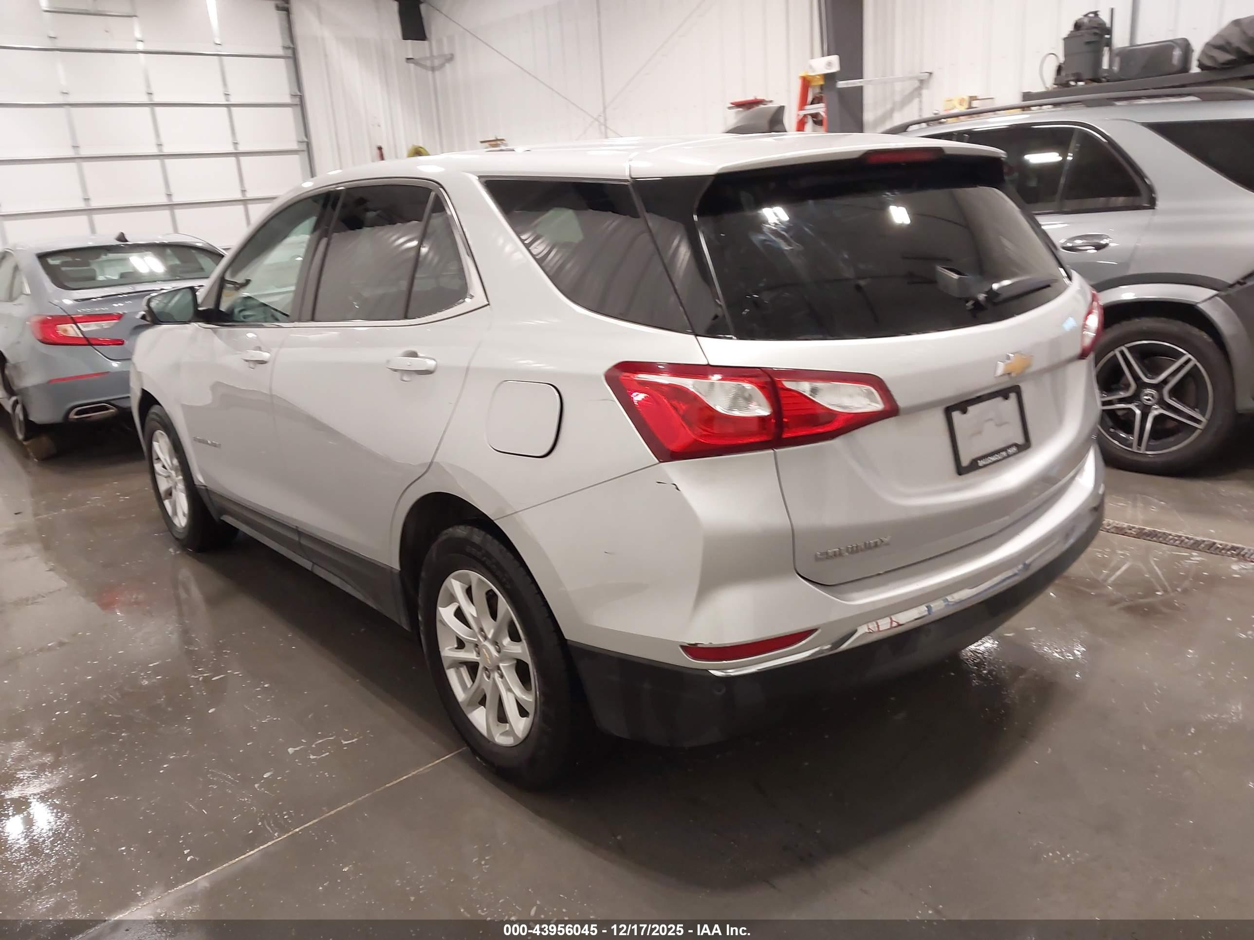 CHEVROLET EQUINOX image 3