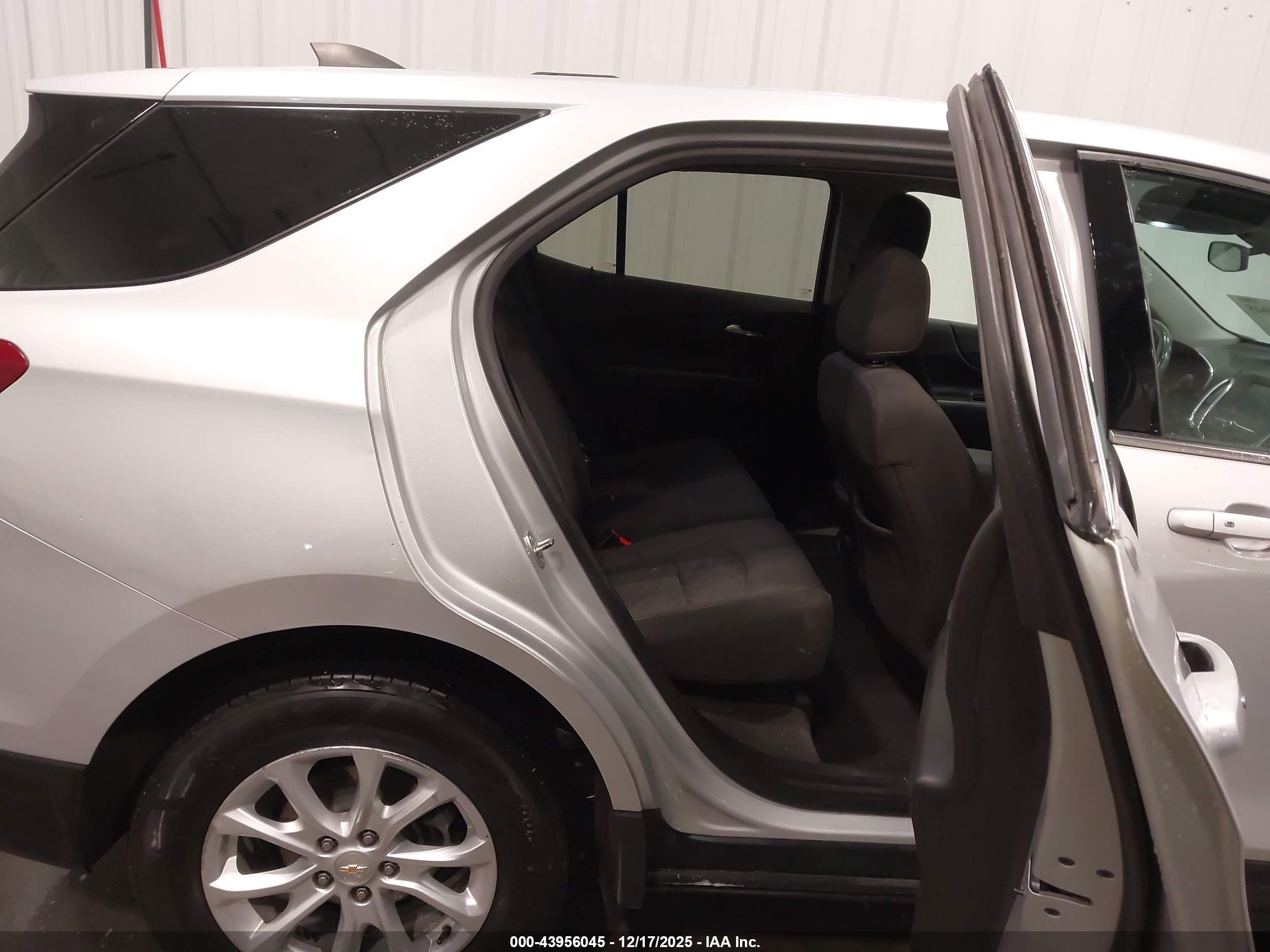 CHEVROLET EQUINOX image 8