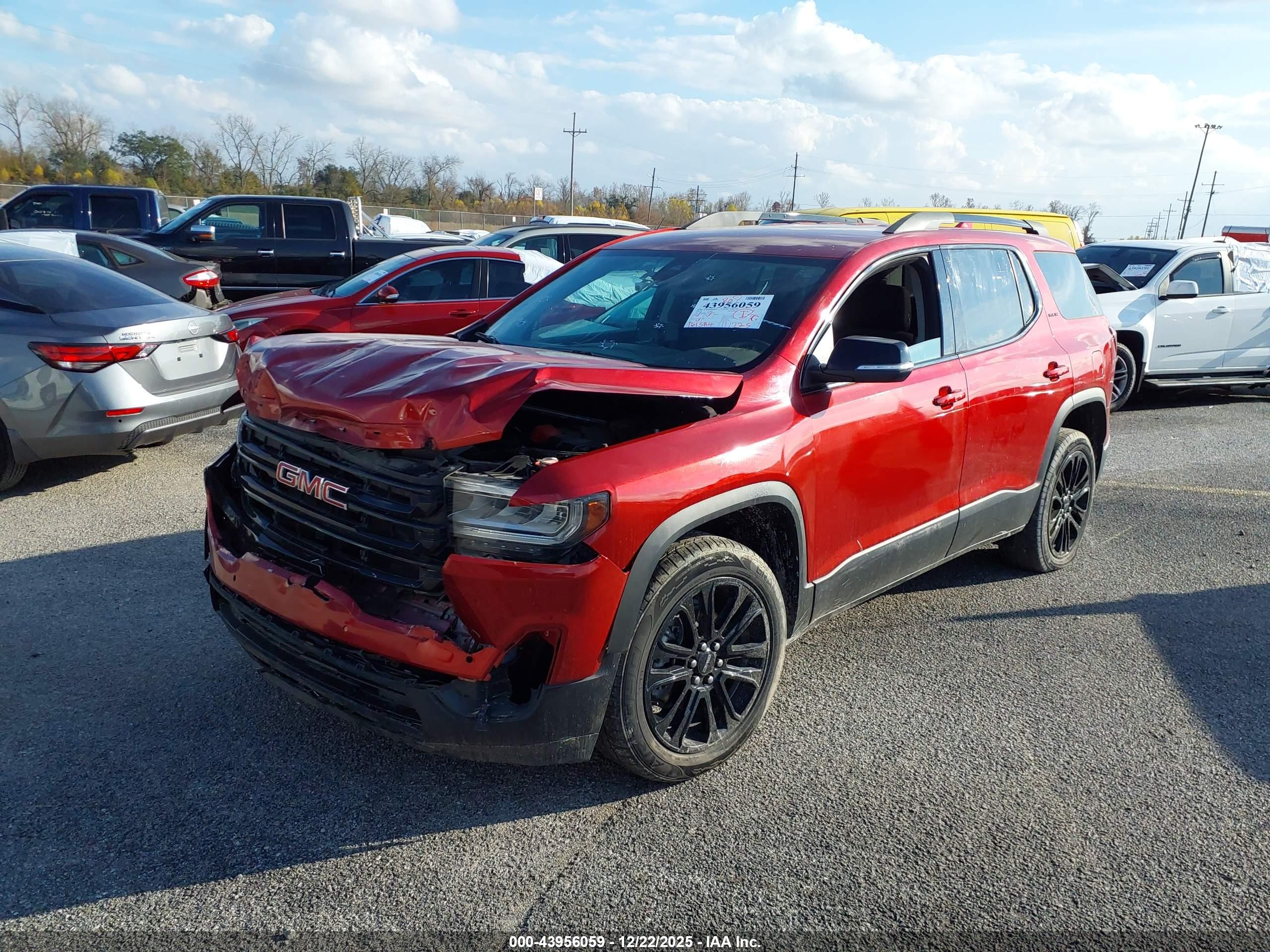 GMC ACADIA image 2