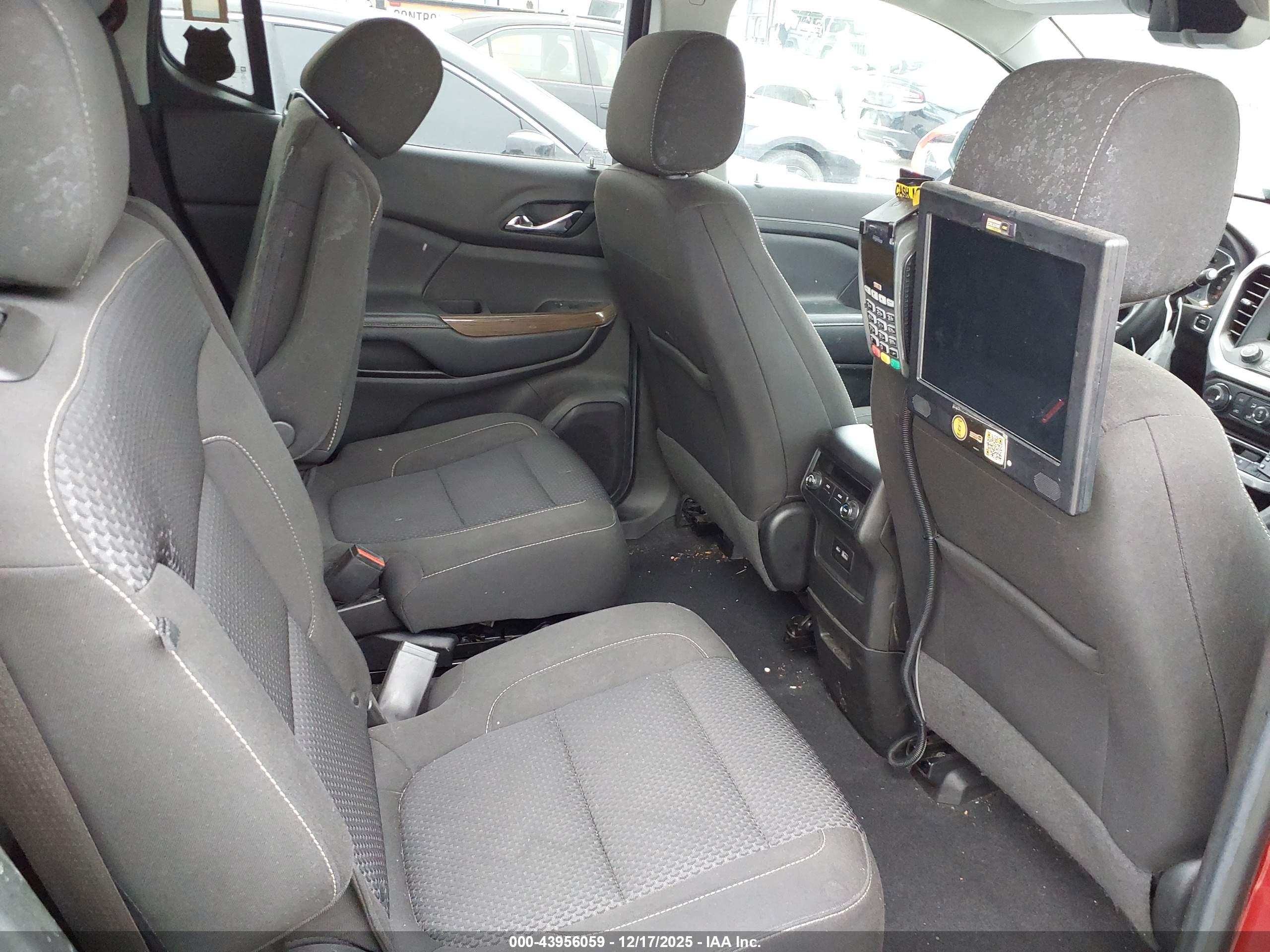 GMC ACADIA image 8