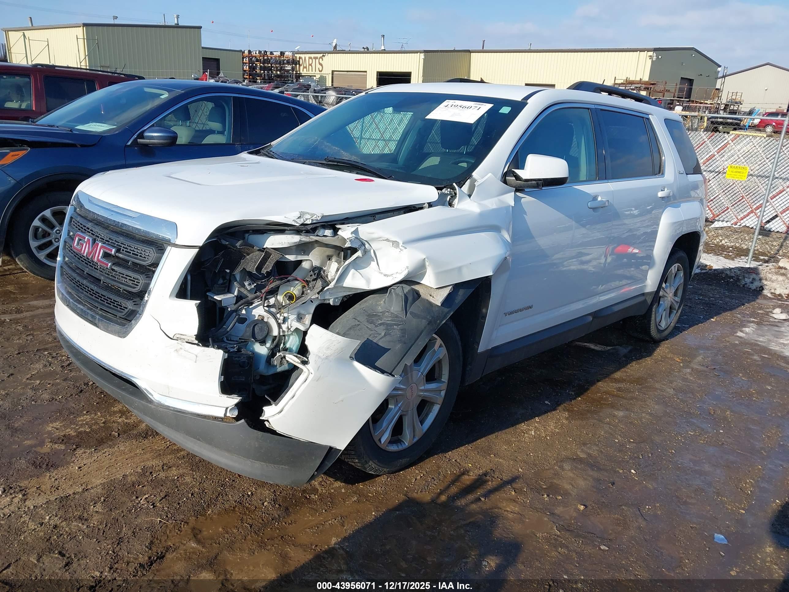 GMC TERRAIN image 2