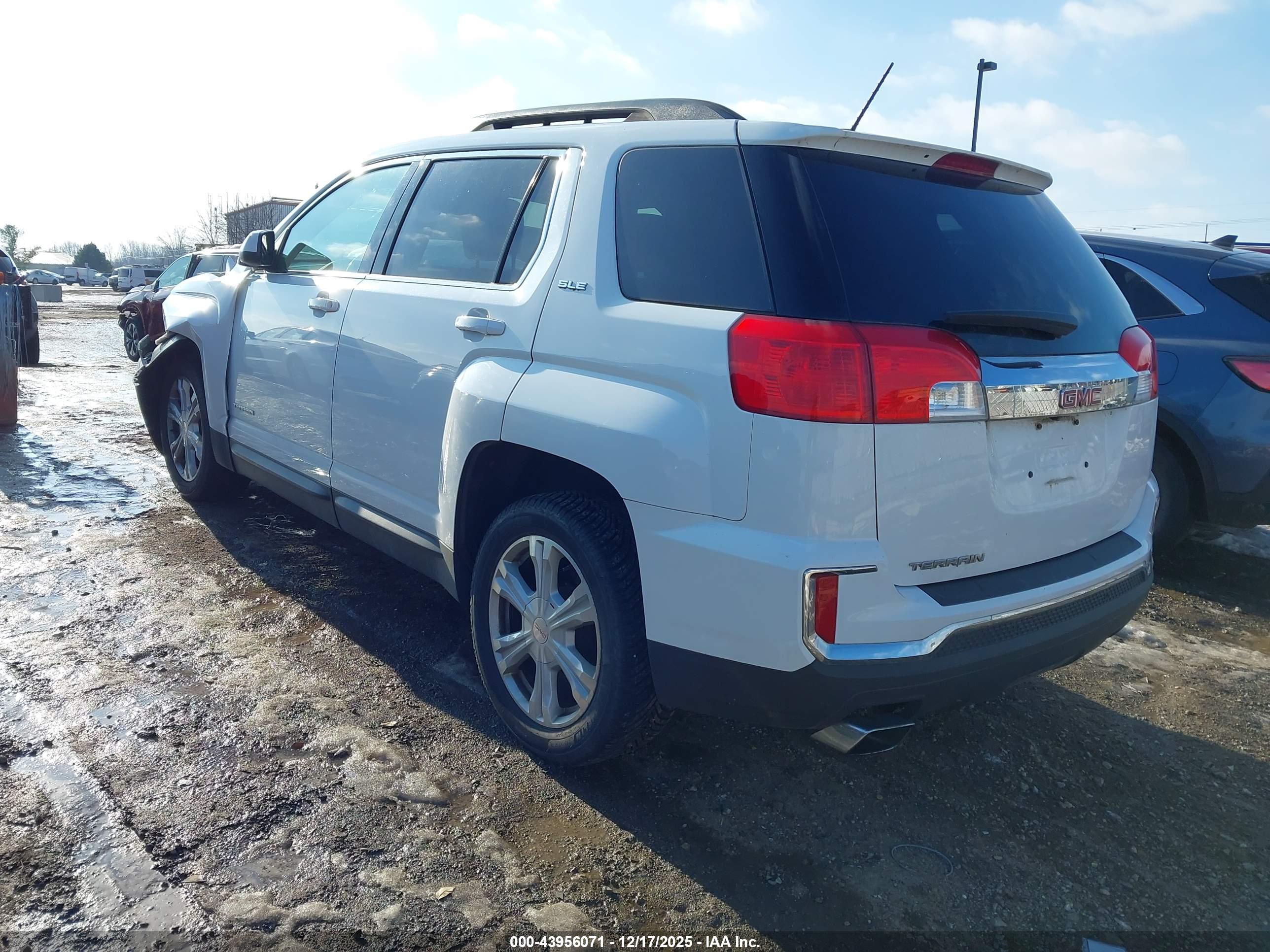 GMC TERRAIN image 3