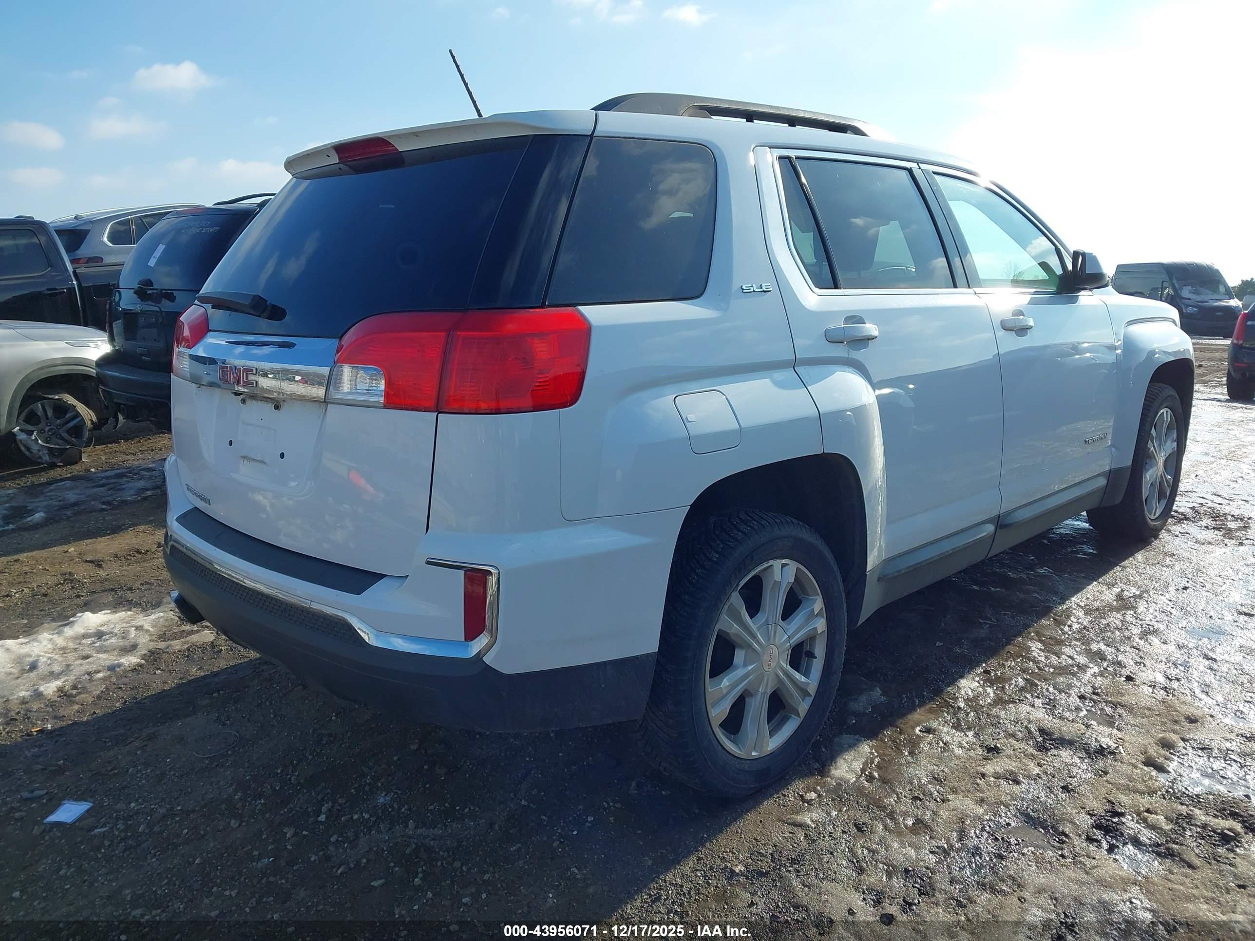GMC TERRAIN image 4