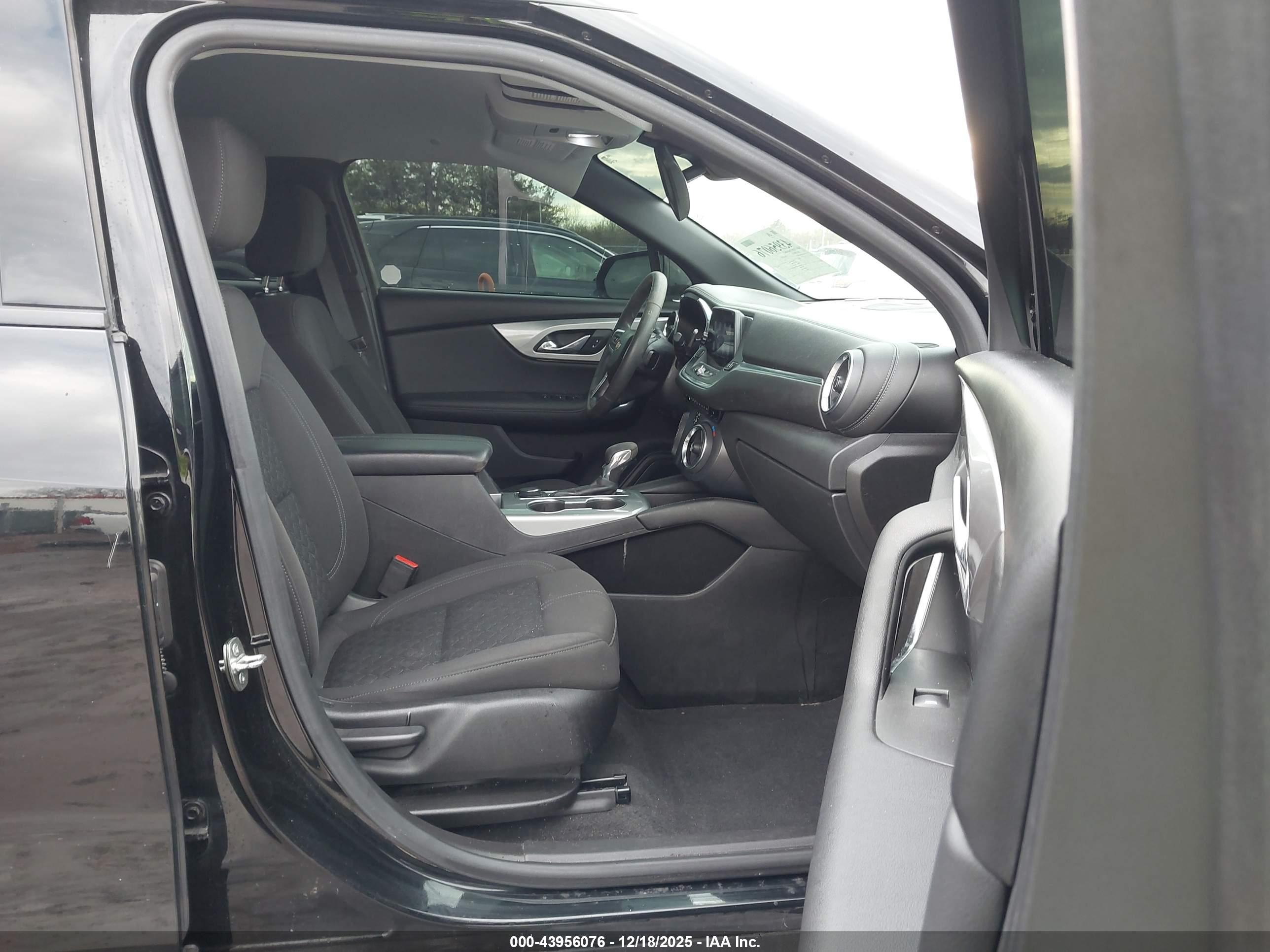 CHEVROLET BLAZER image 5