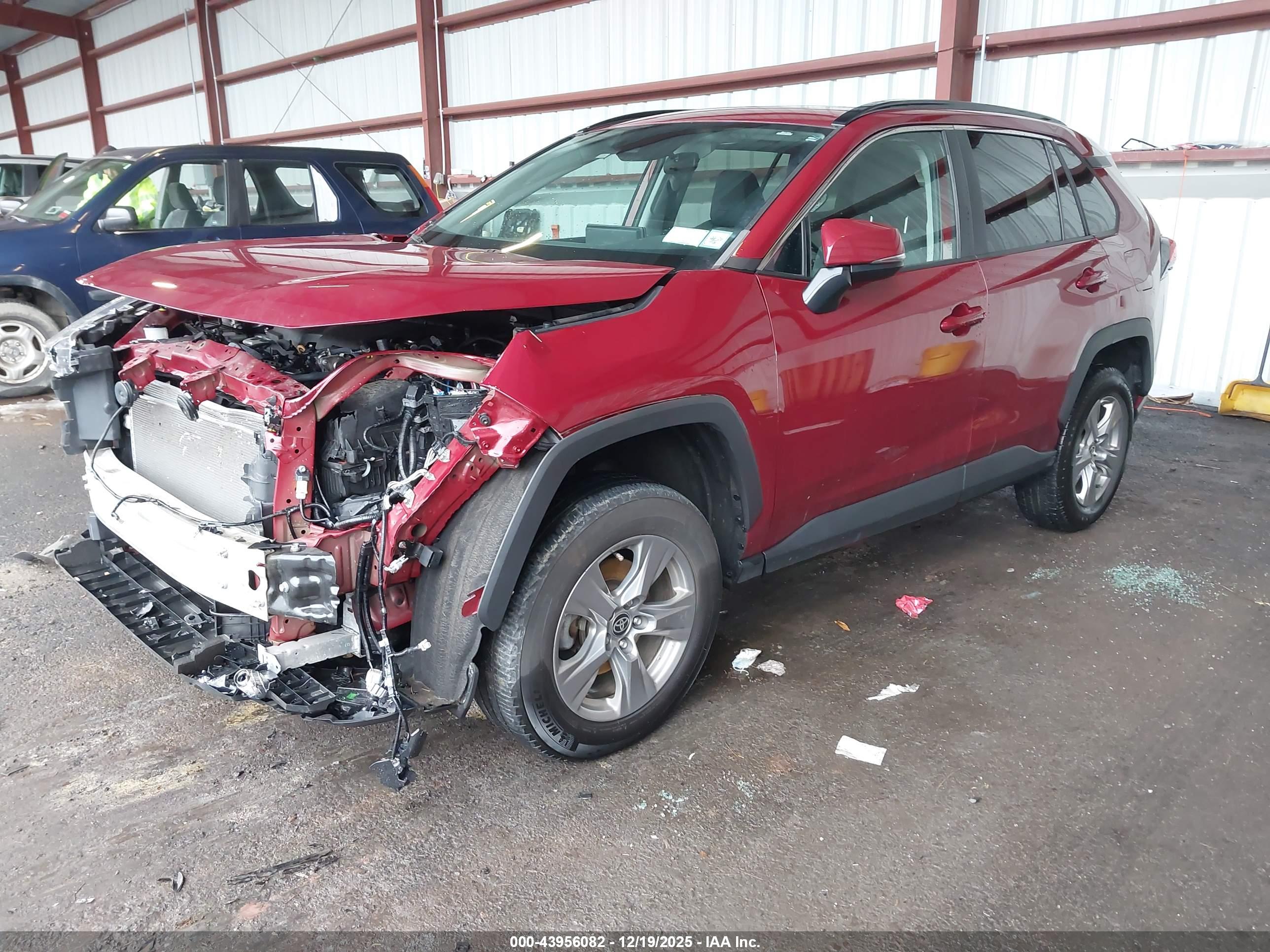 TOYOTA RAV4 image 2