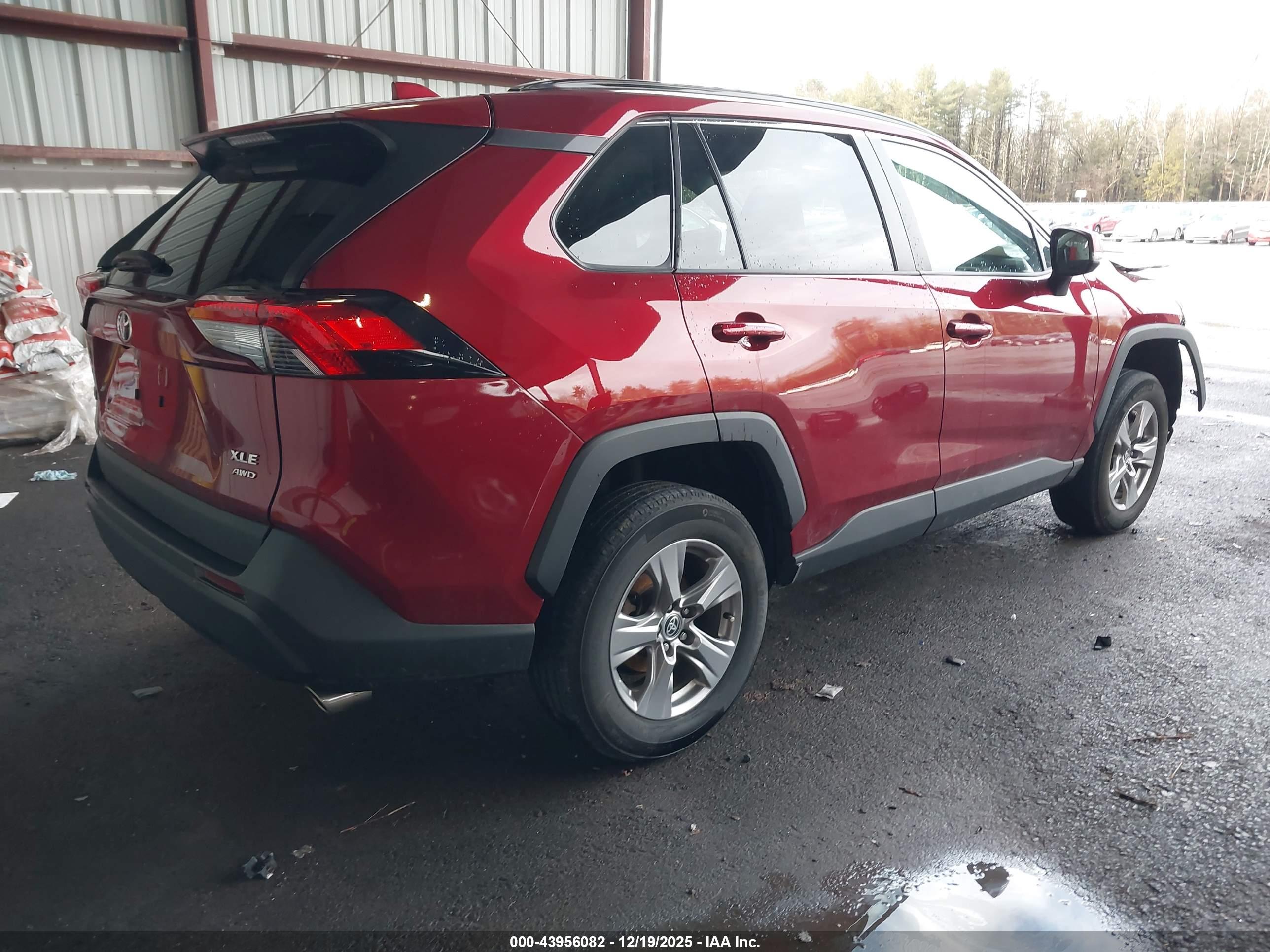 TOYOTA RAV4 image 4