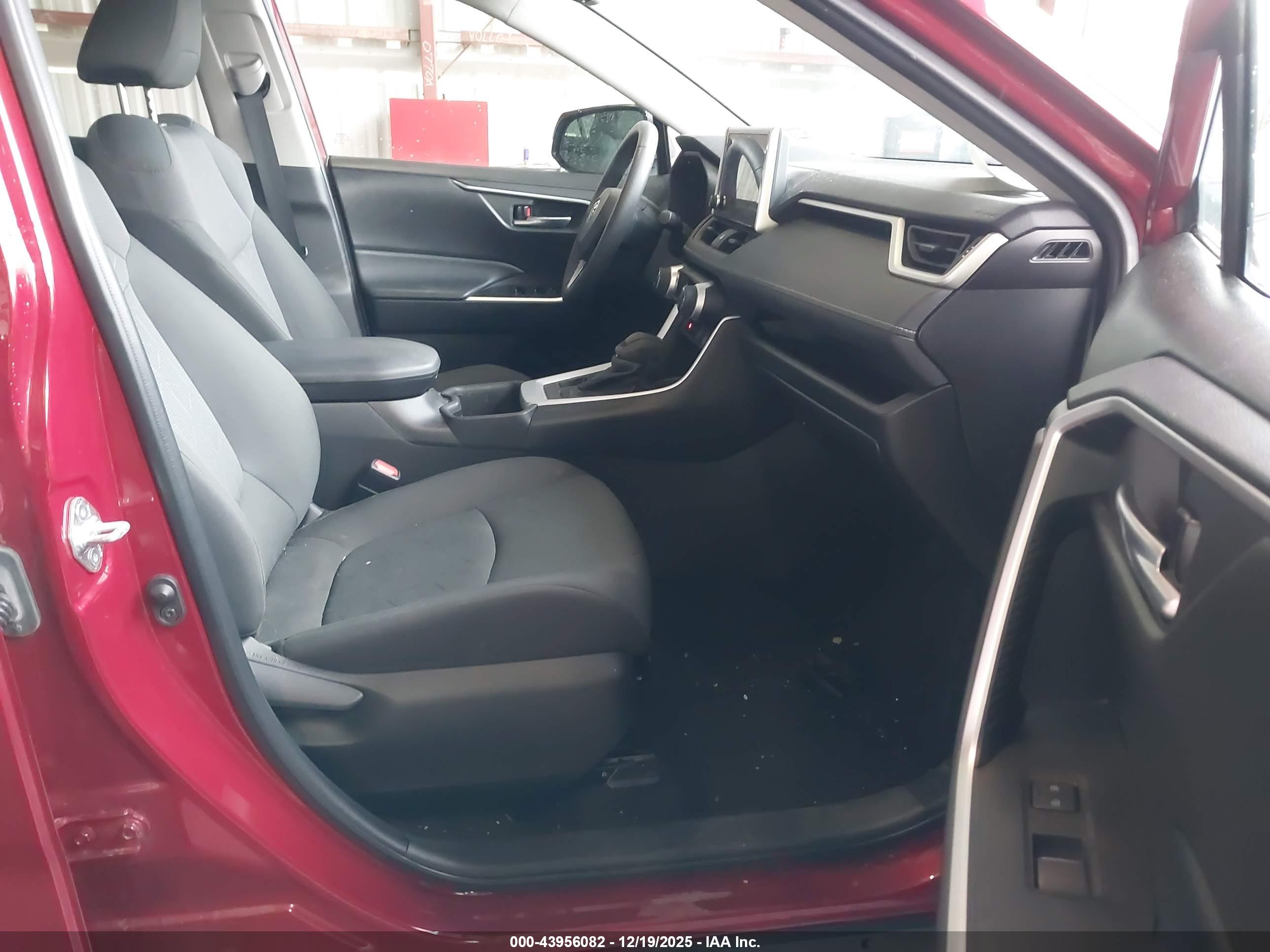 TOYOTA RAV4 image 5