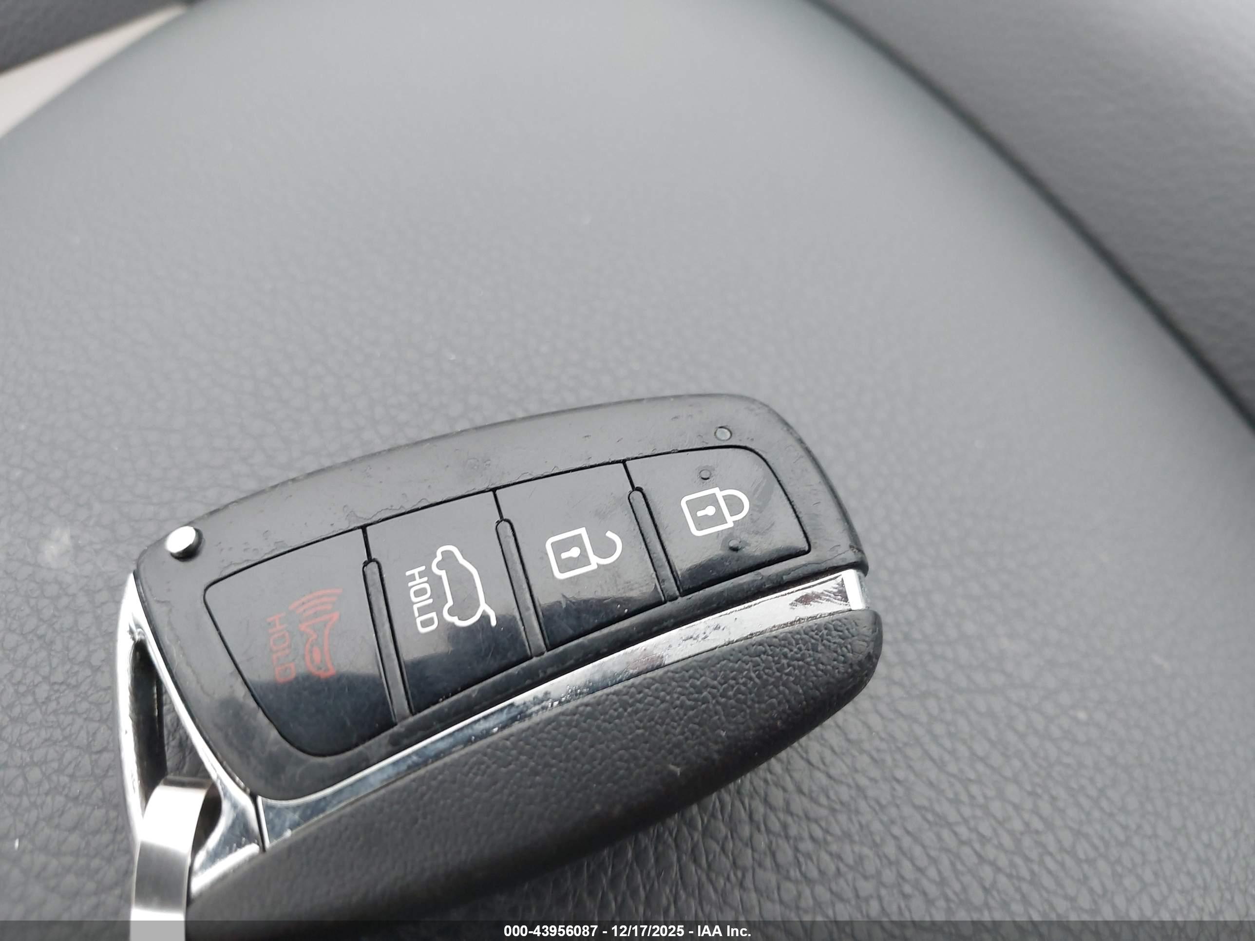 HYUNDAI SANTA image 11