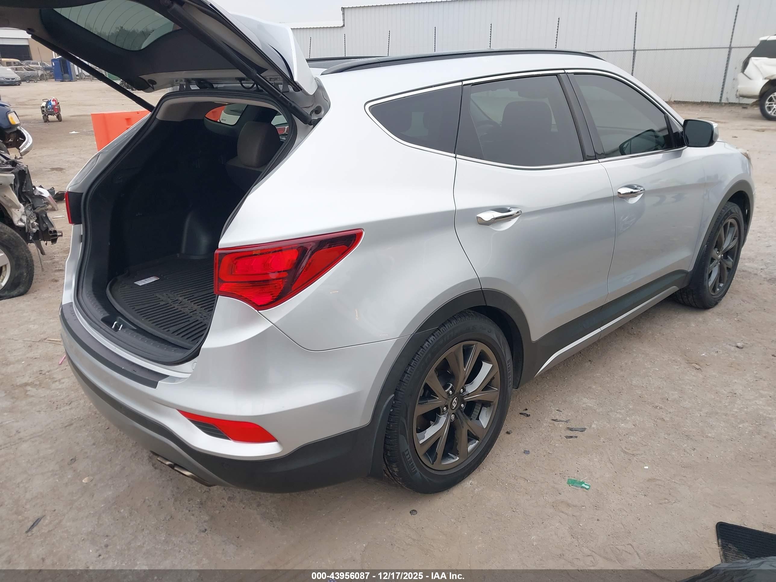 HYUNDAI SANTA image 4