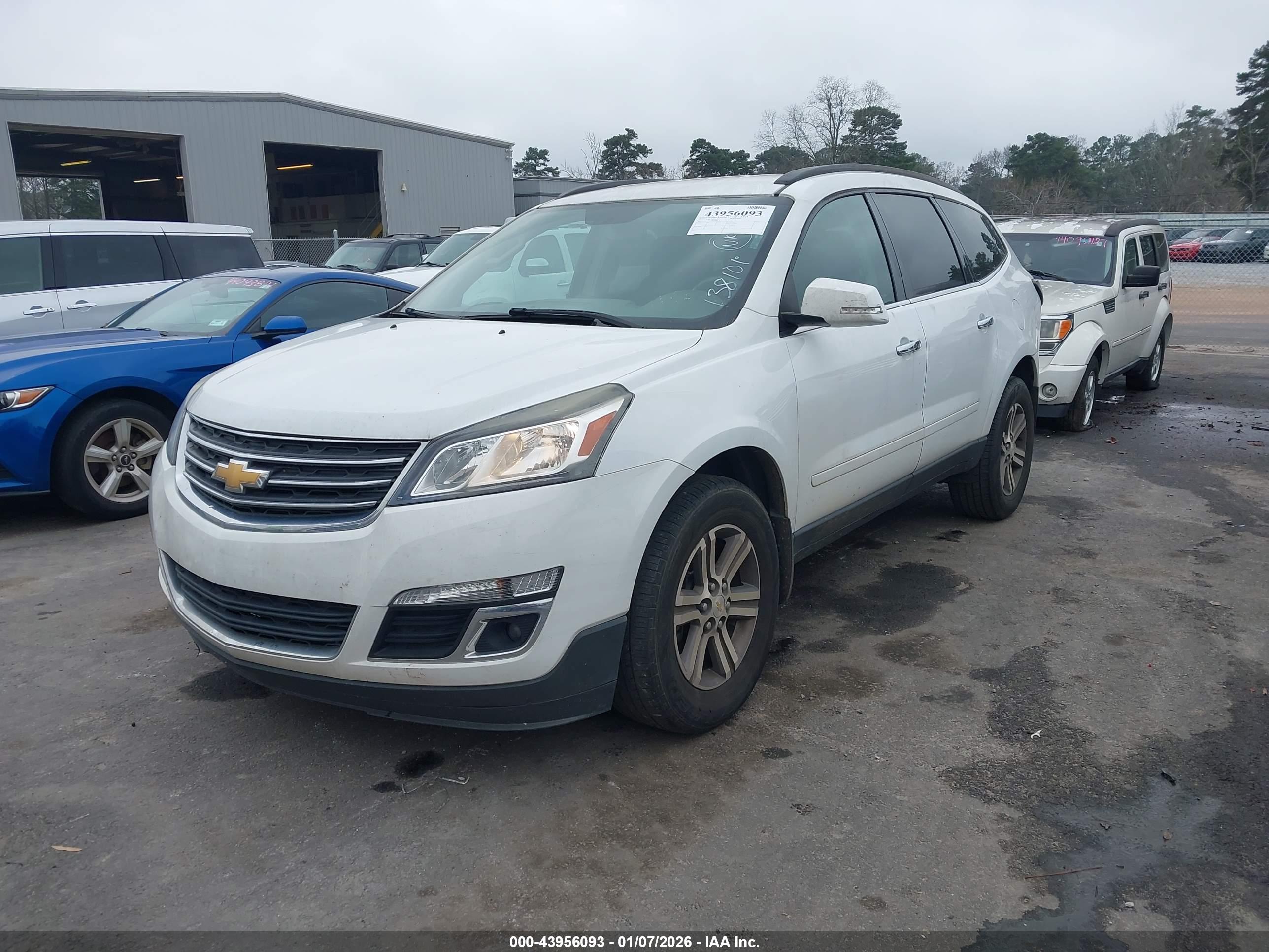 CHEVROLET TRAVERSE image 2