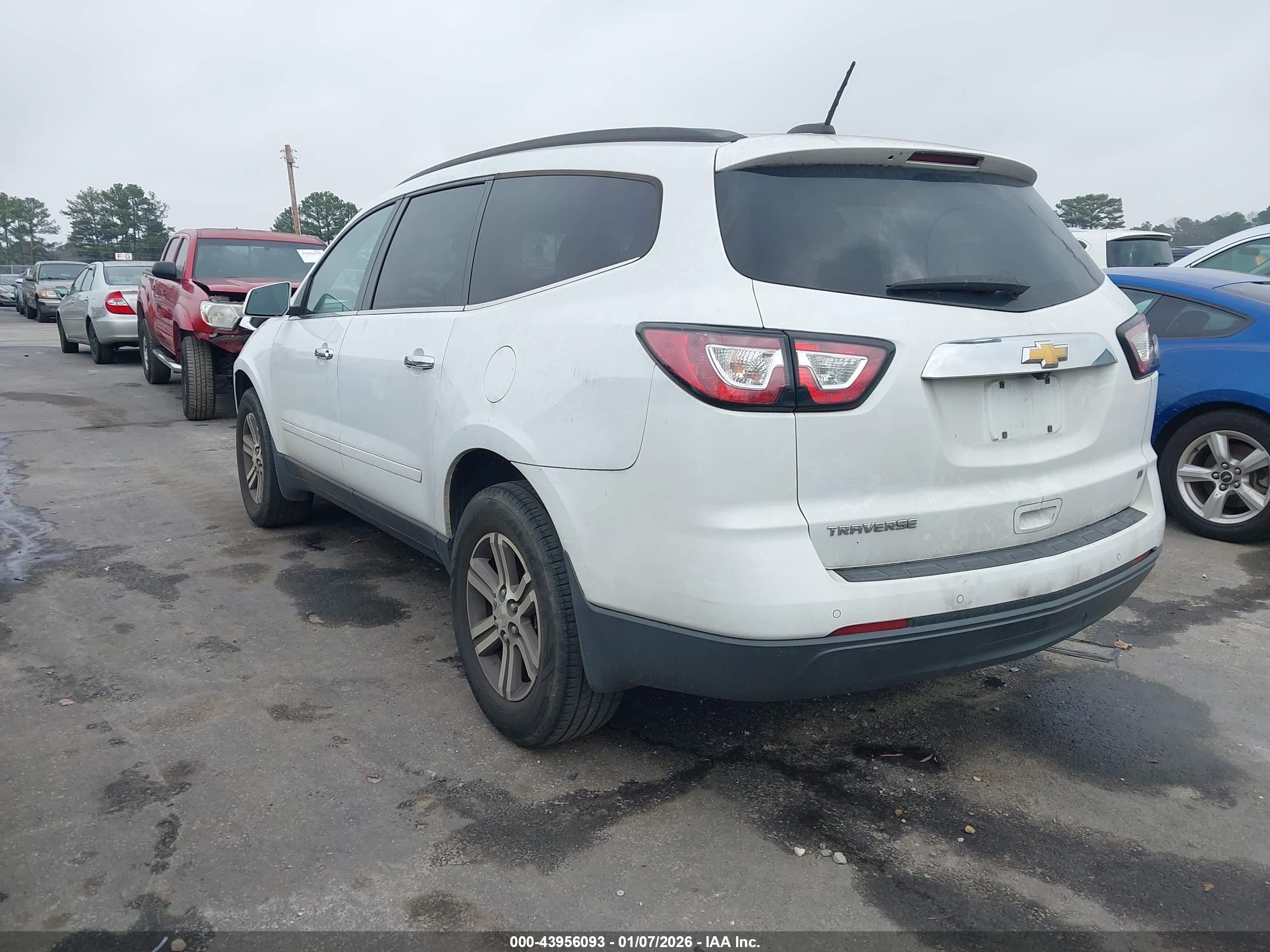 CHEVROLET TRAVERSE image 3