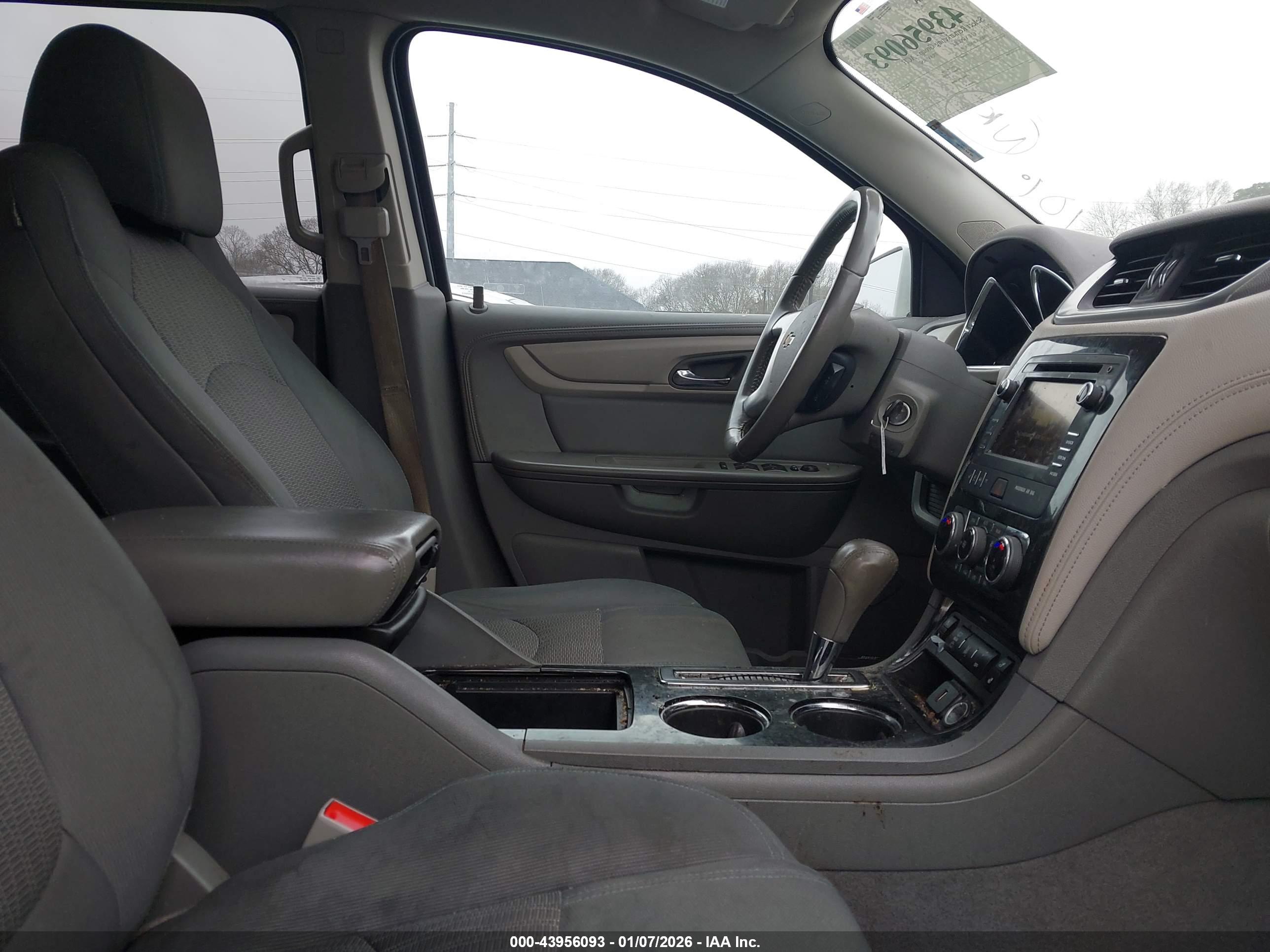 CHEVROLET TRAVERSE image 5