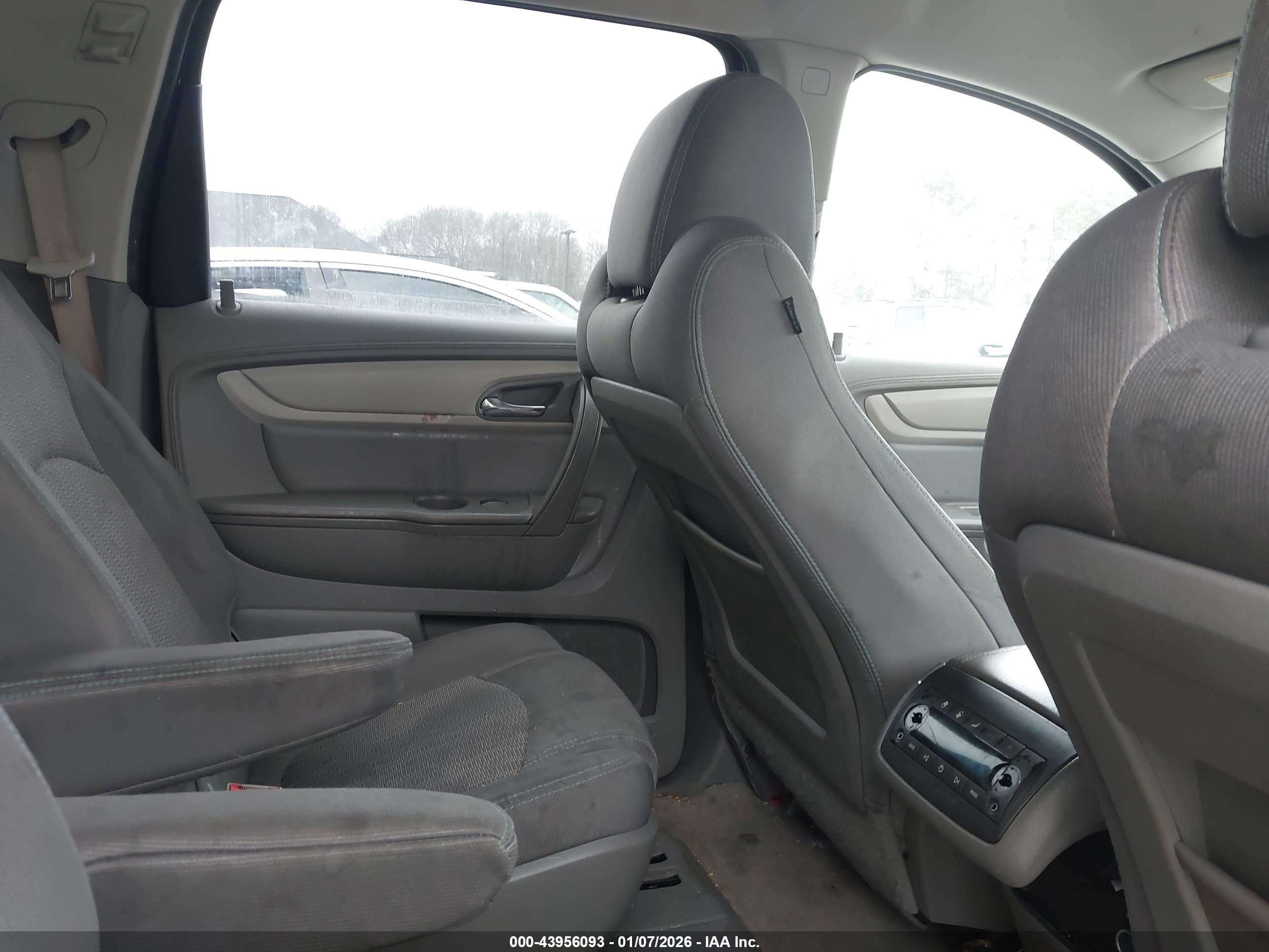 CHEVROLET TRAVERSE image 8