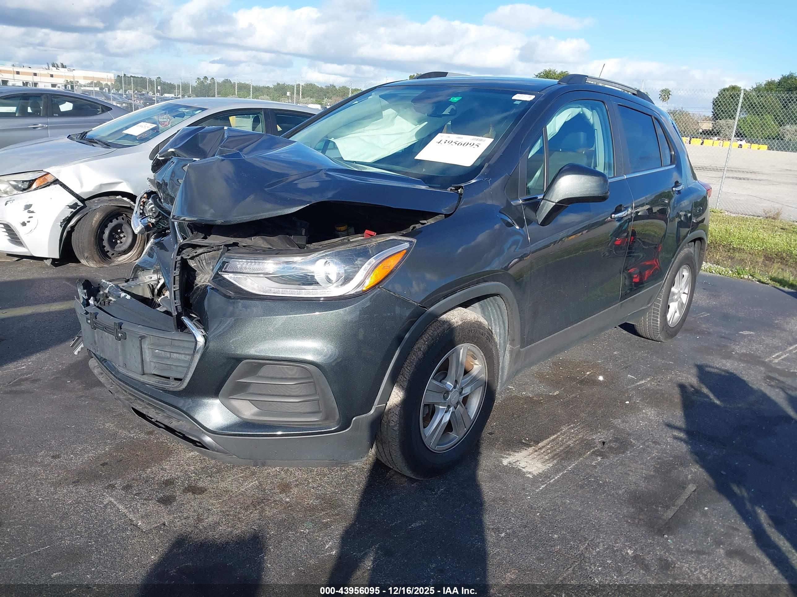 CHEVROLET TRAX image 2