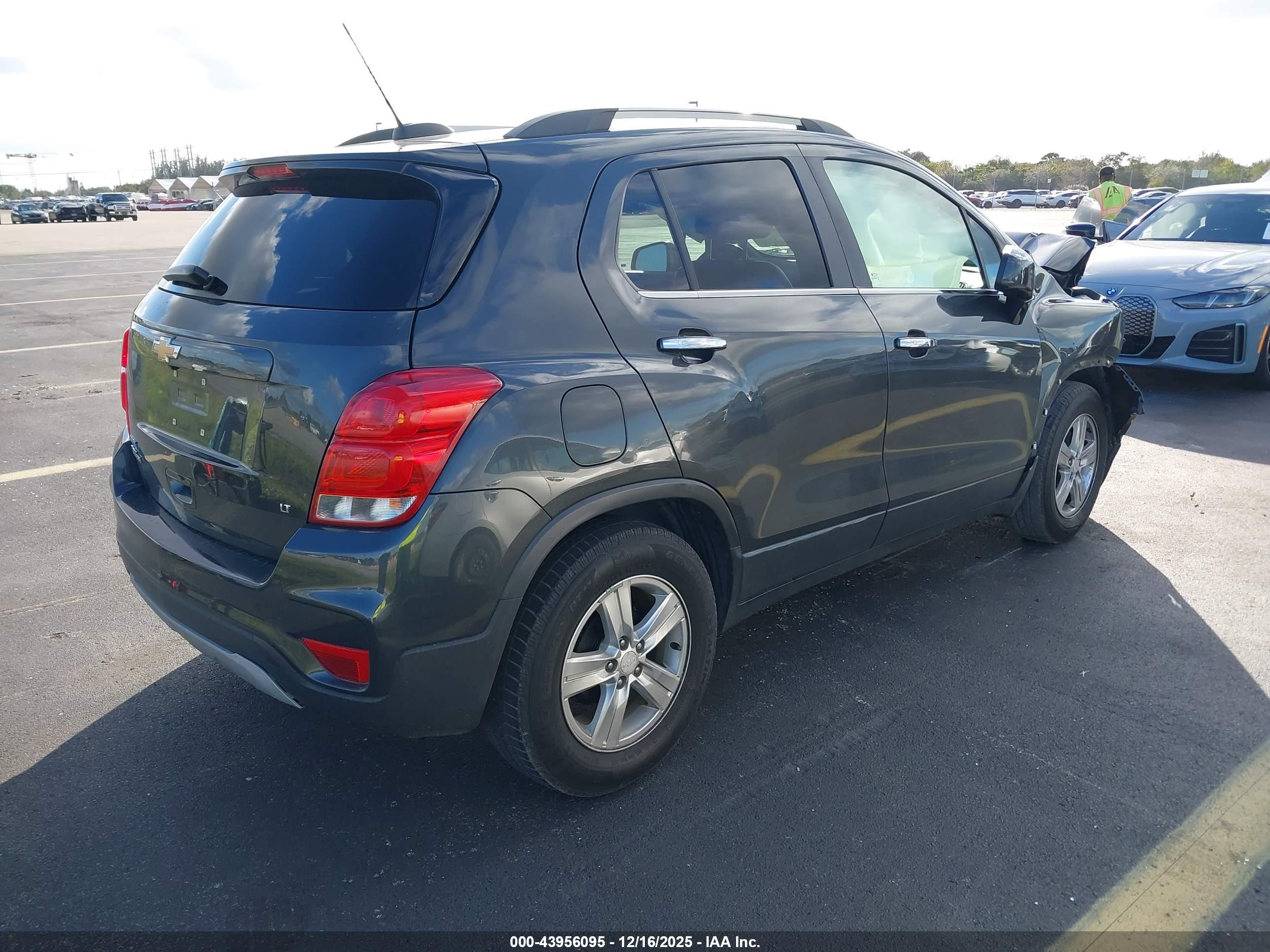 CHEVROLET TRAX image 4