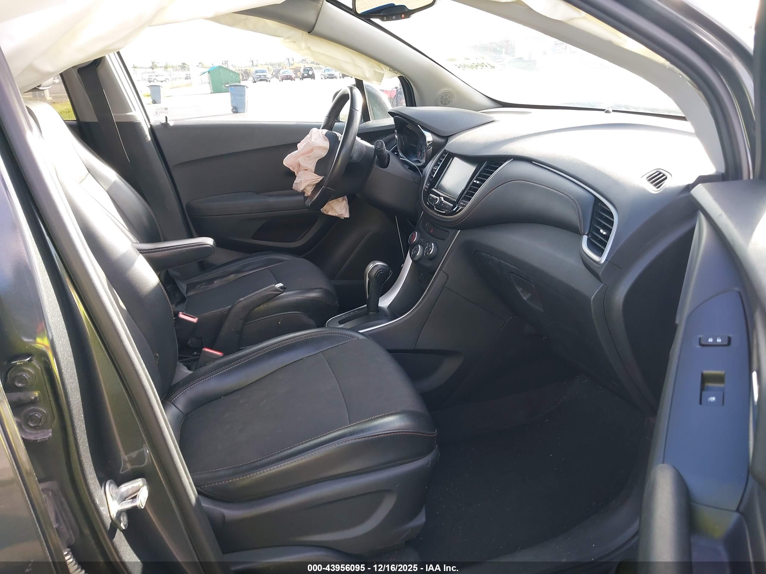 CHEVROLET TRAX image 5