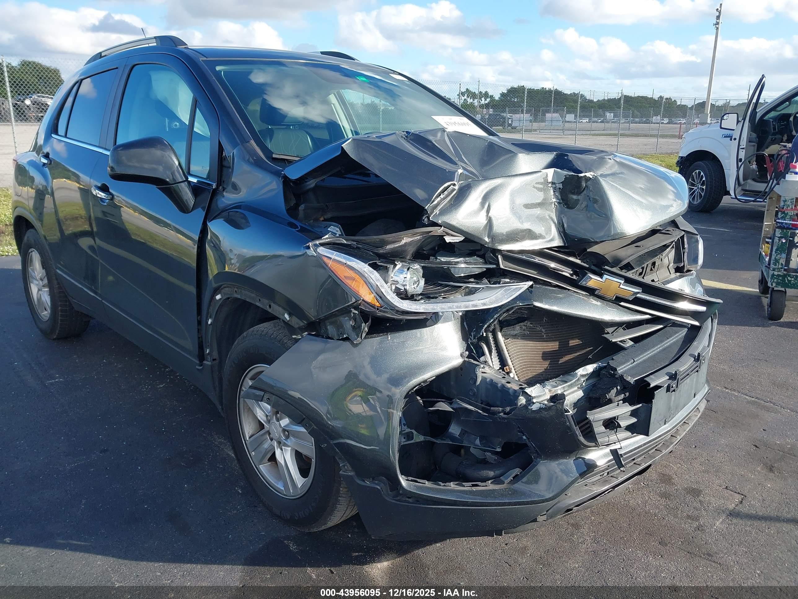 CHEVROLET TRAX image 6