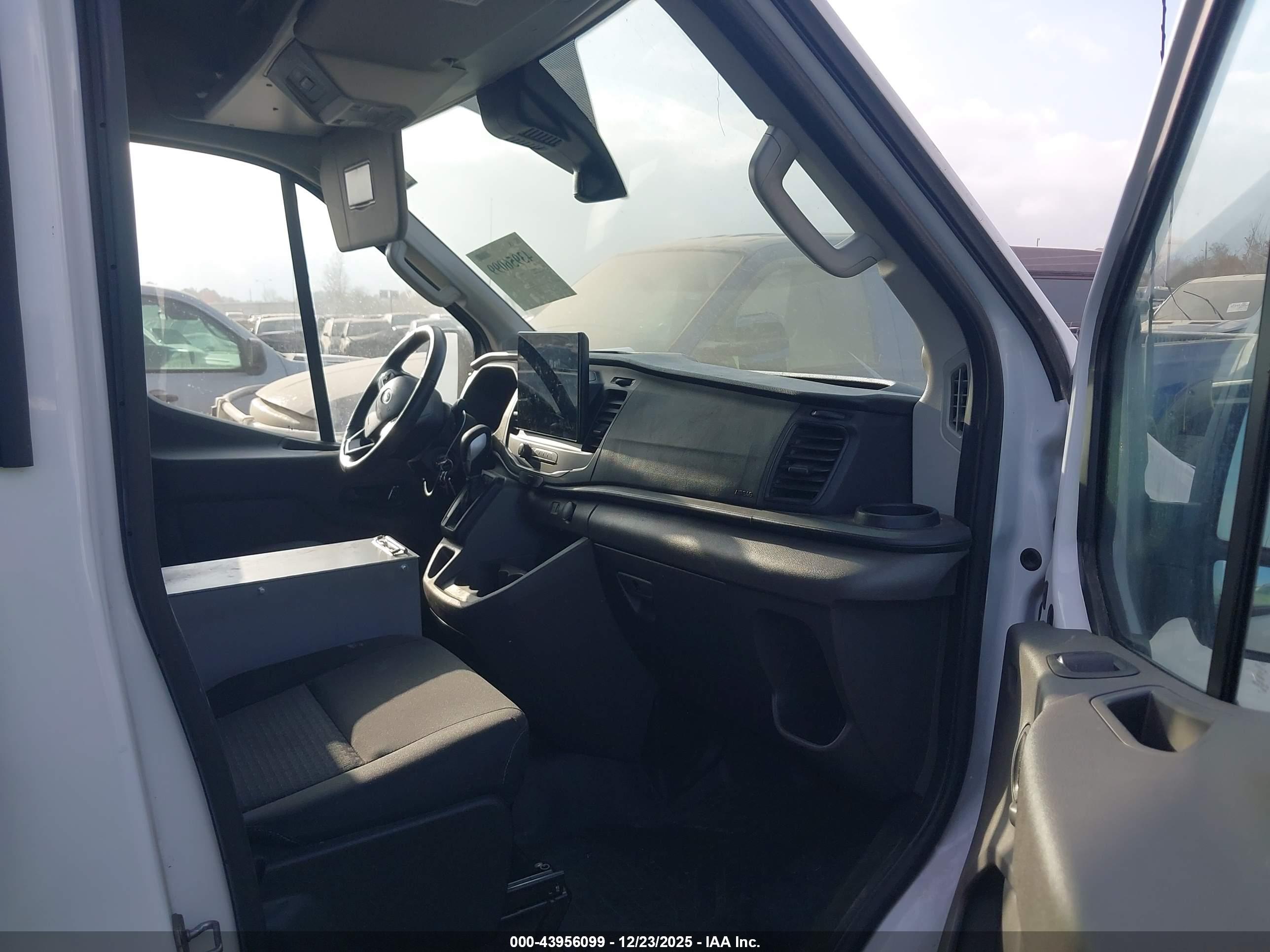 FORD TRANSIT-250 image 5