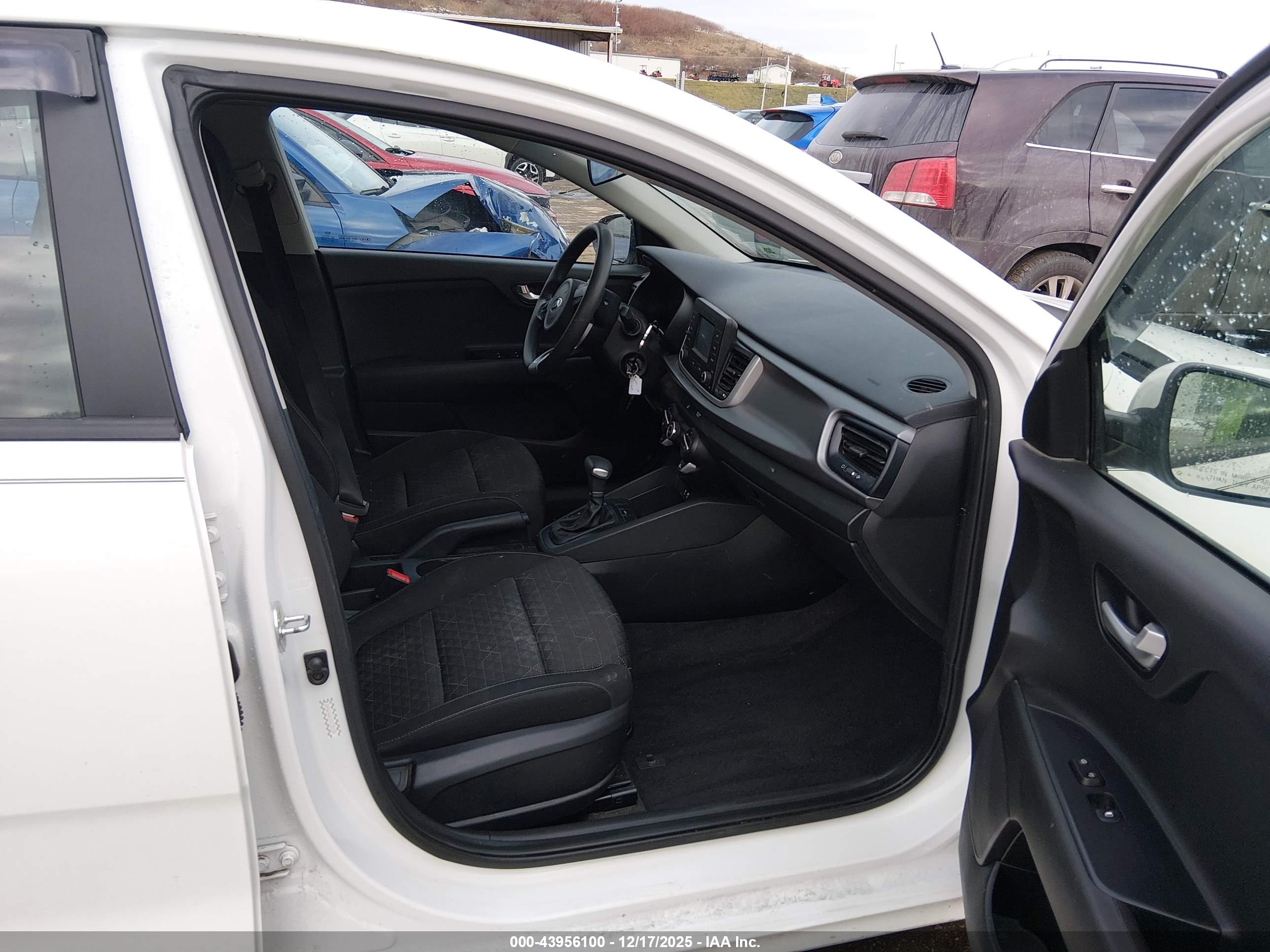 KIA RIO image 5