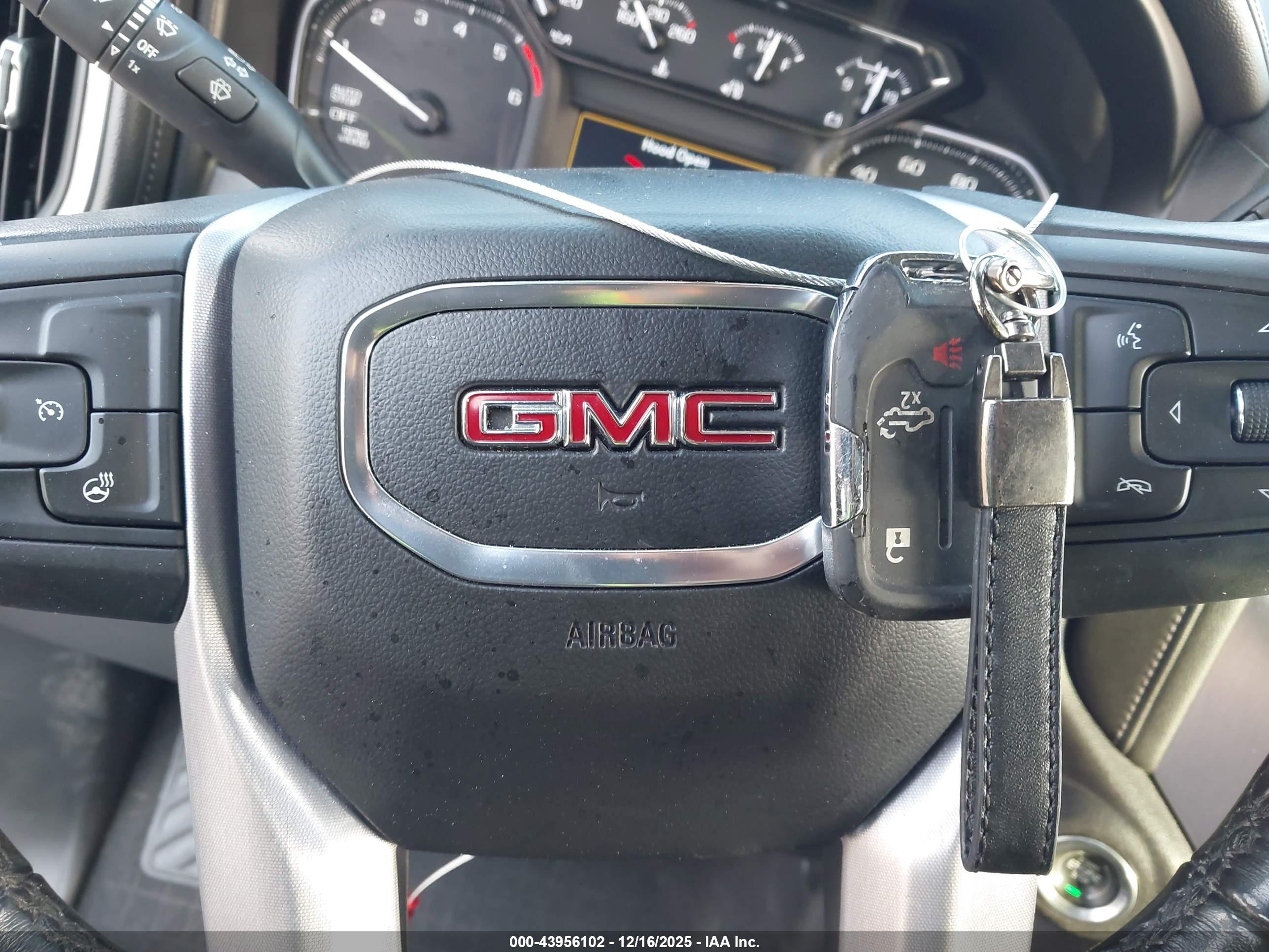 GMC SIERRA image 11