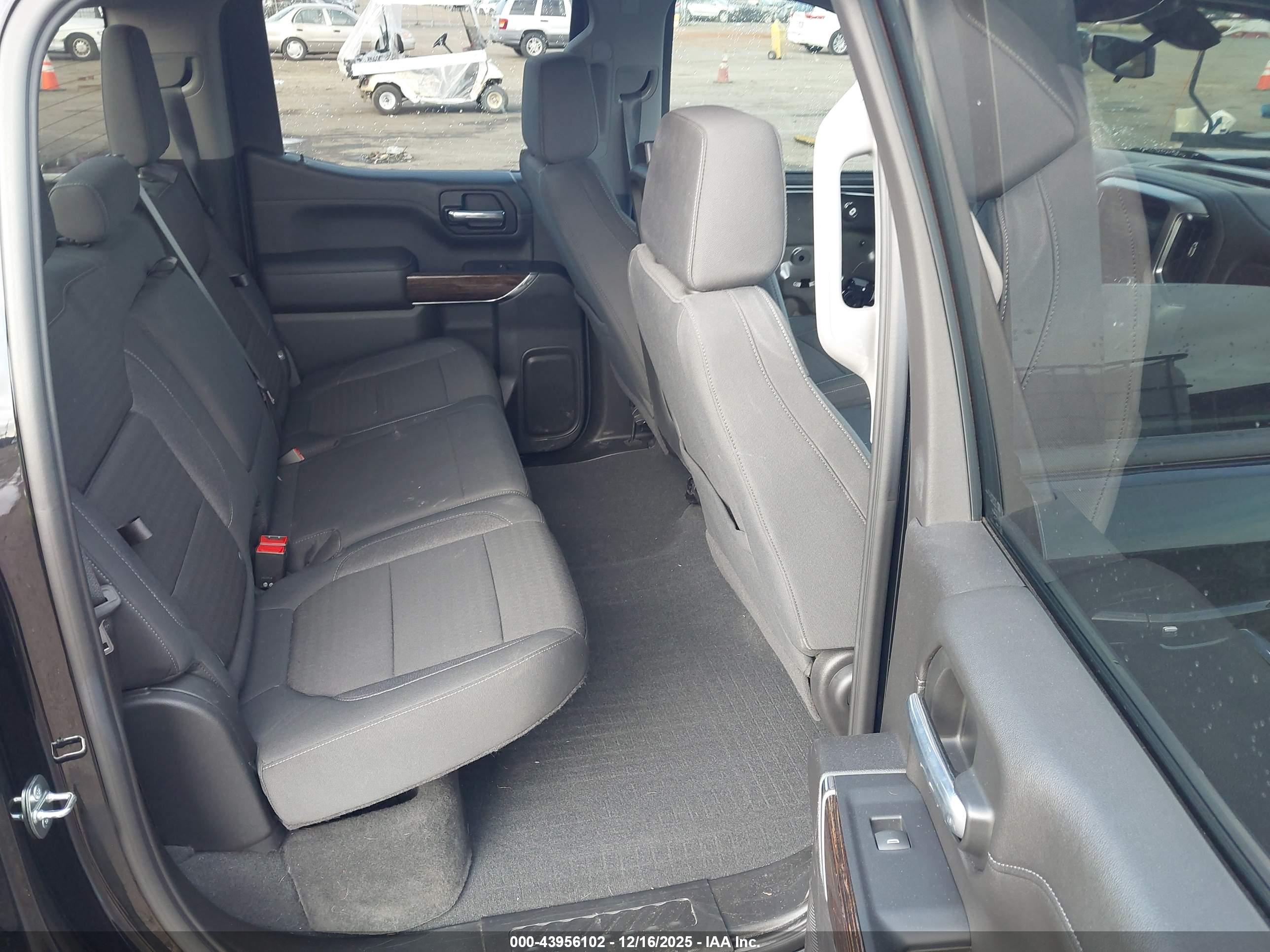 GMC SIERRA image 8