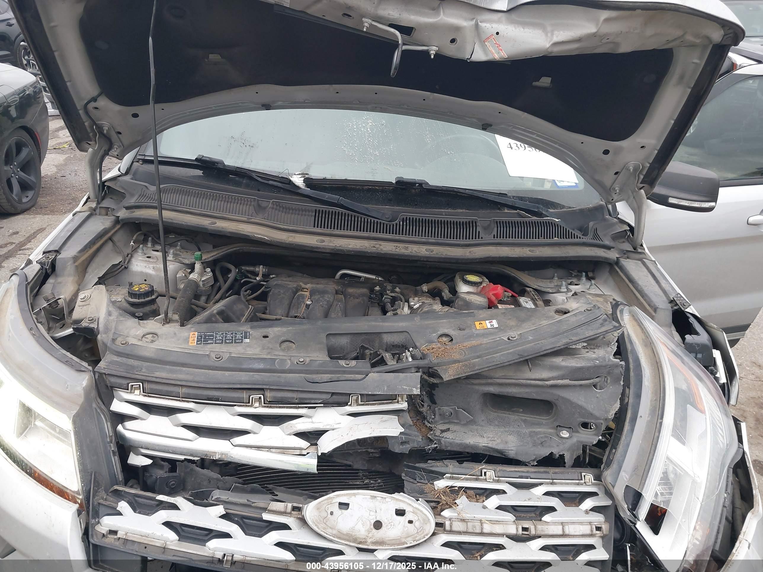 FORD EXPLORER image 10