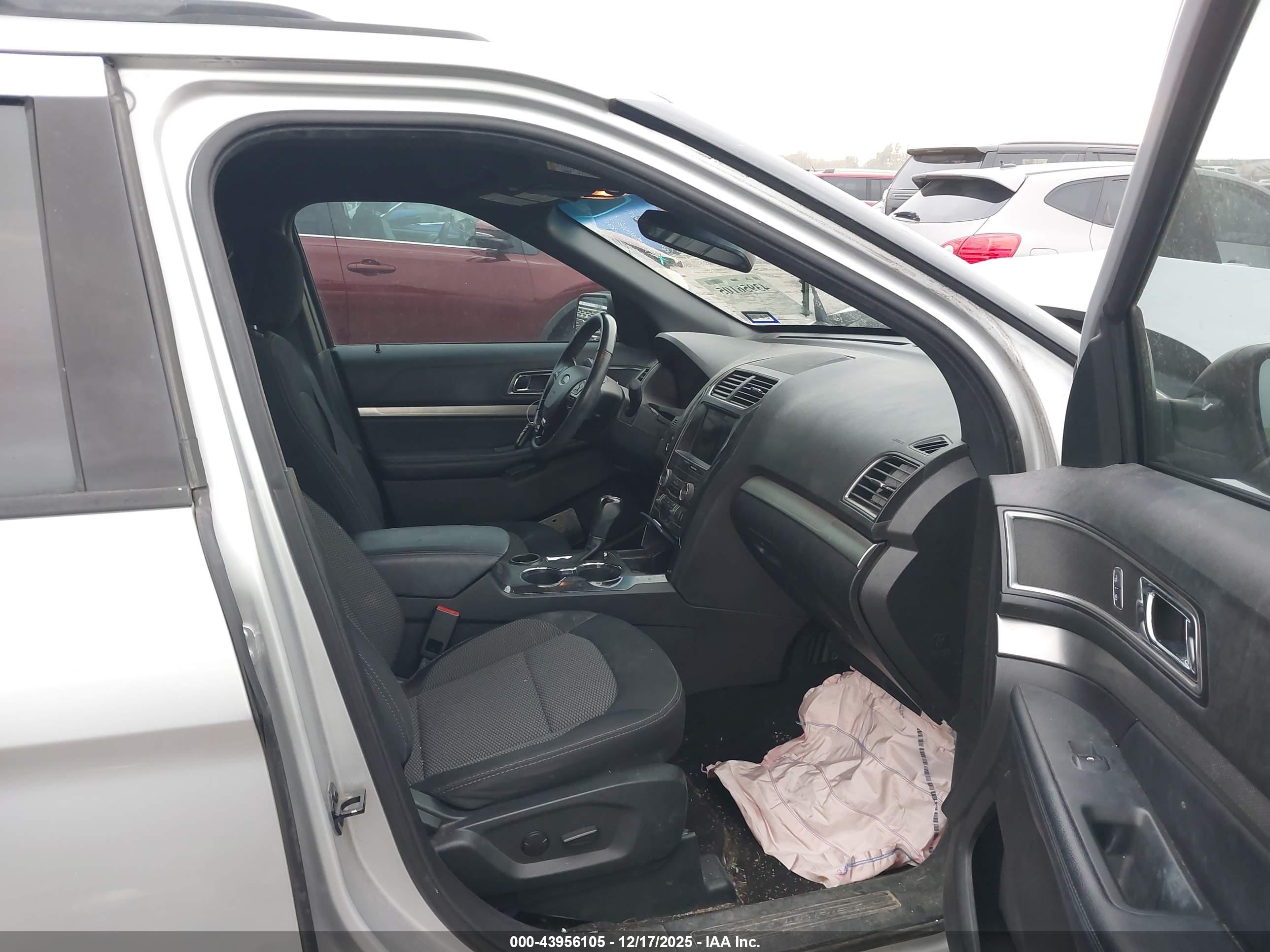 FORD EXPLORER image 5