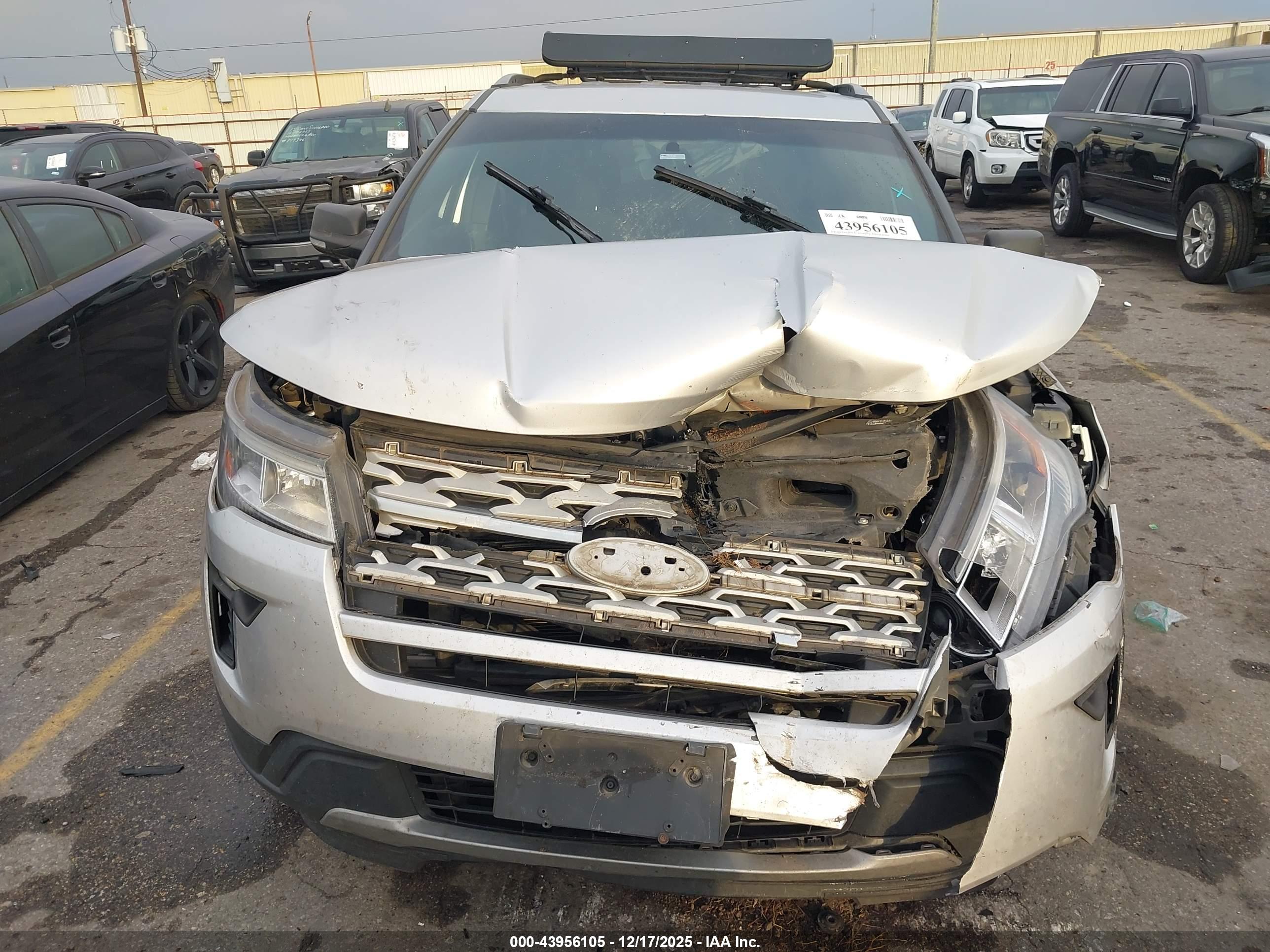 FORD EXPLORER image 6