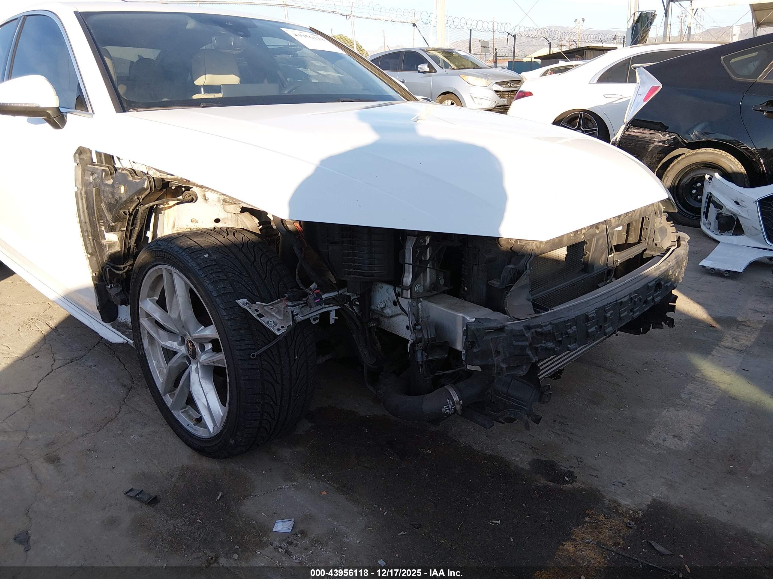AUDI A4 image 6