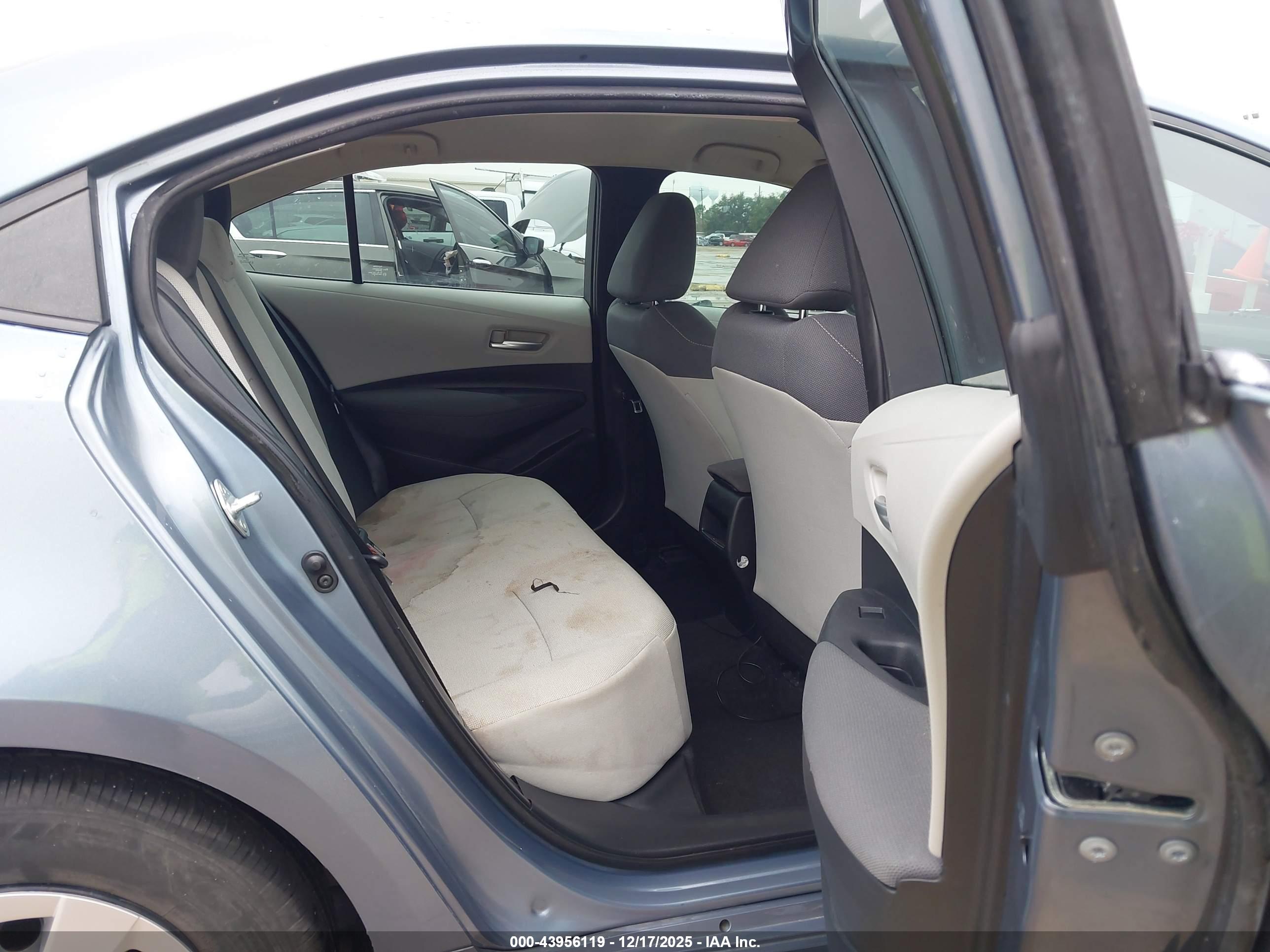 TOYOTA COROLLA image 8