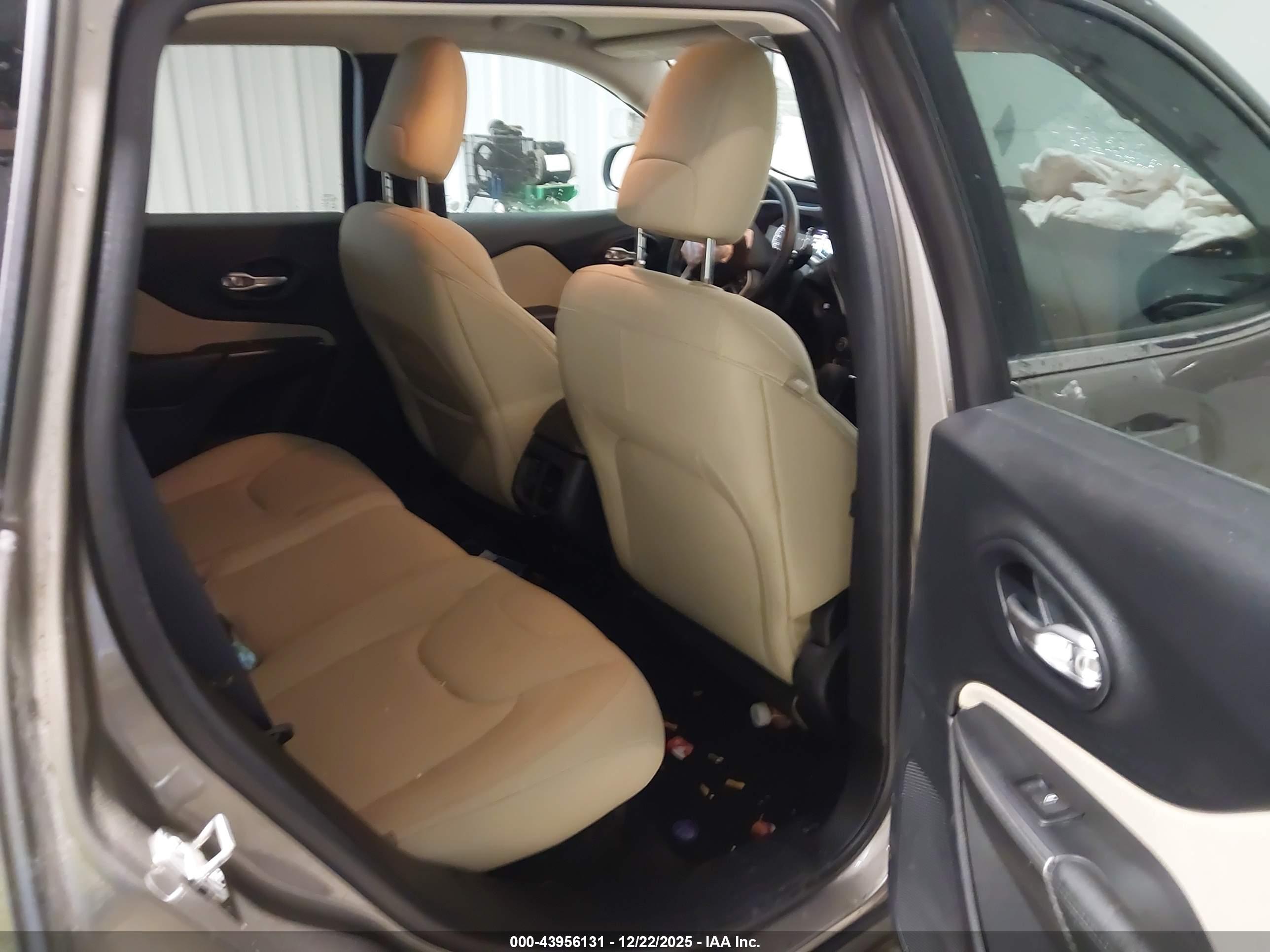 JEEP CHEROKEE image 8