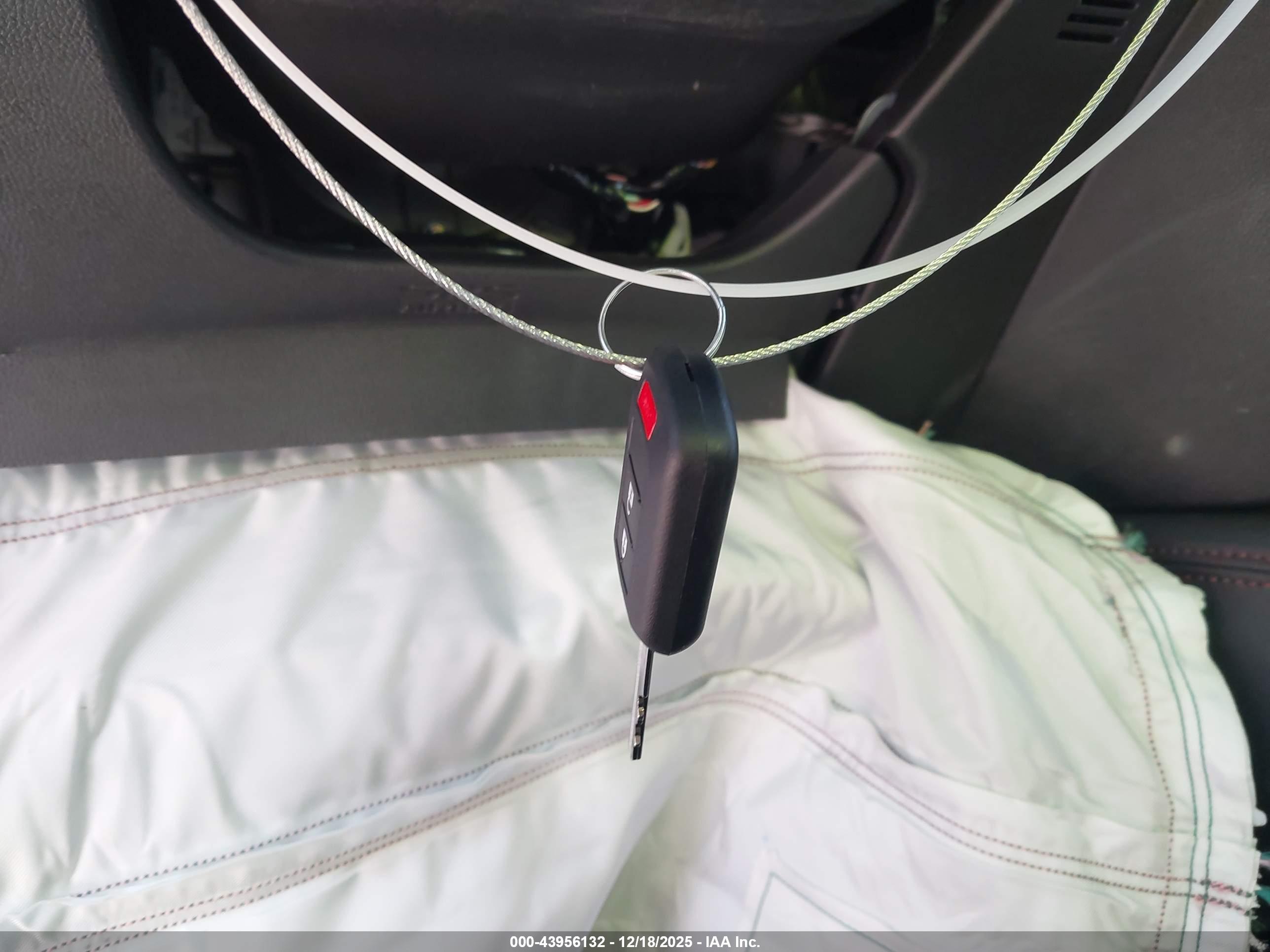 MITSUBISHI OUTLANDER image 11