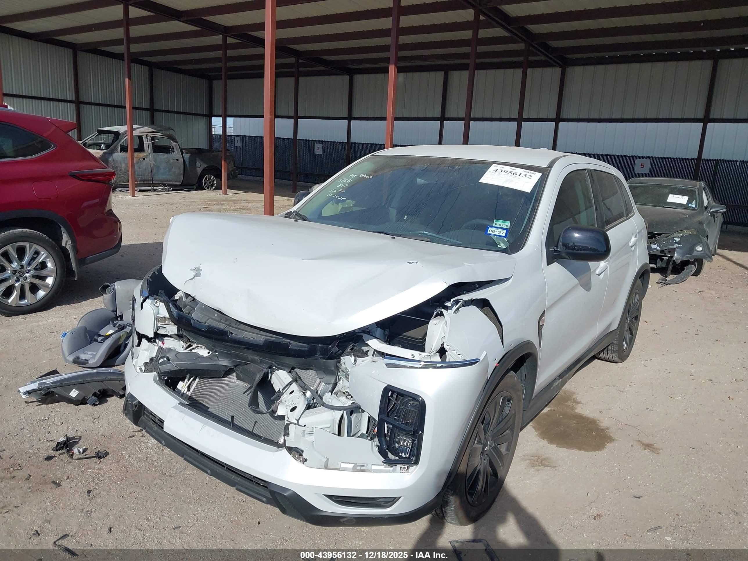 MITSUBISHI OUTLANDER image 2