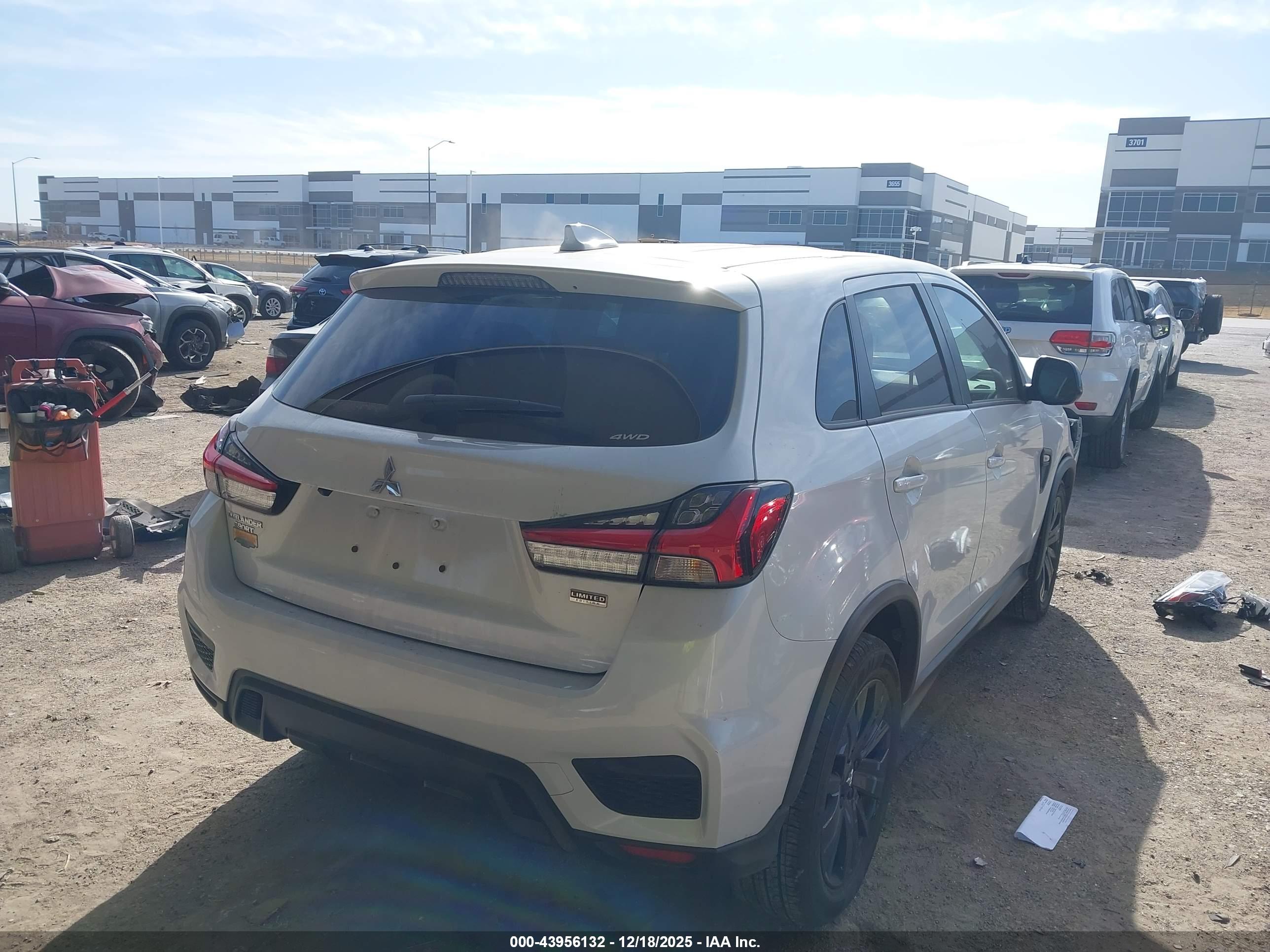 MITSUBISHI OUTLANDER image 4