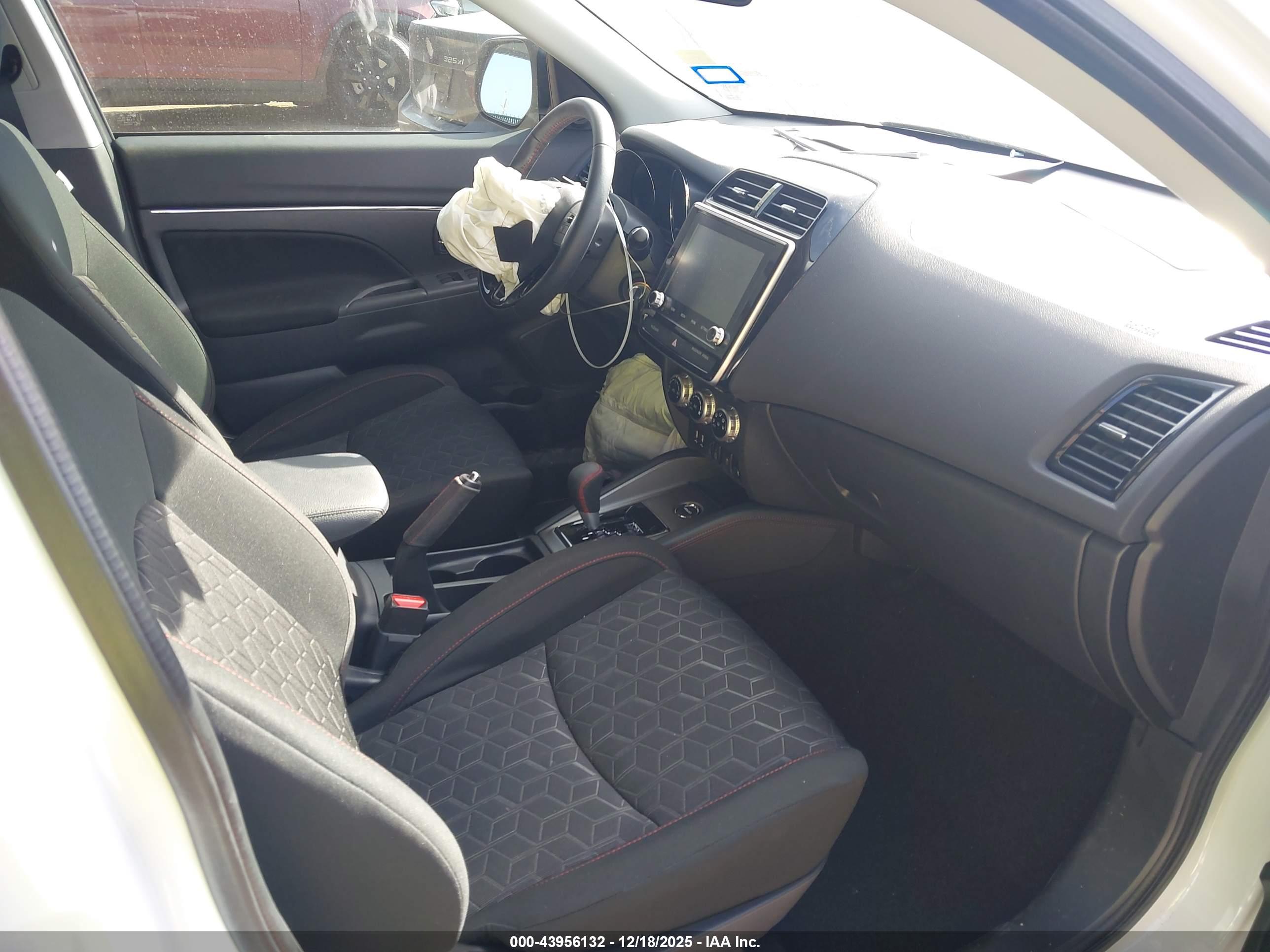 MITSUBISHI OUTLANDER image 5