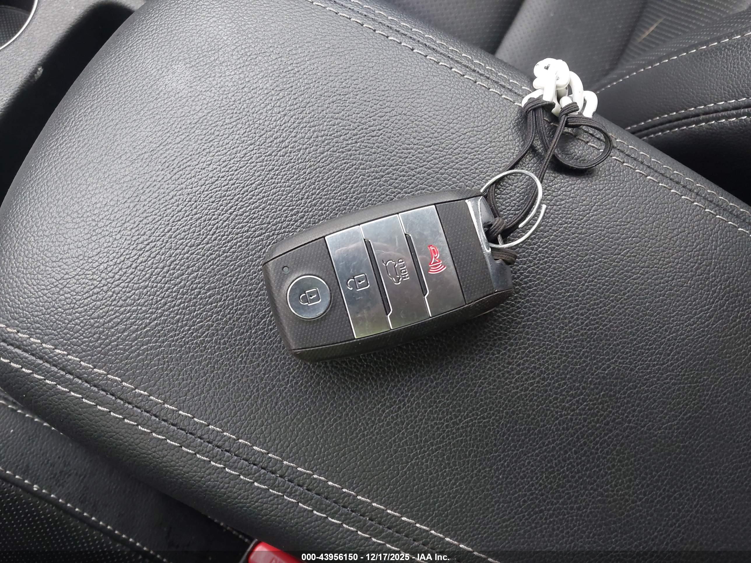 KIA SPORTAGE image 11